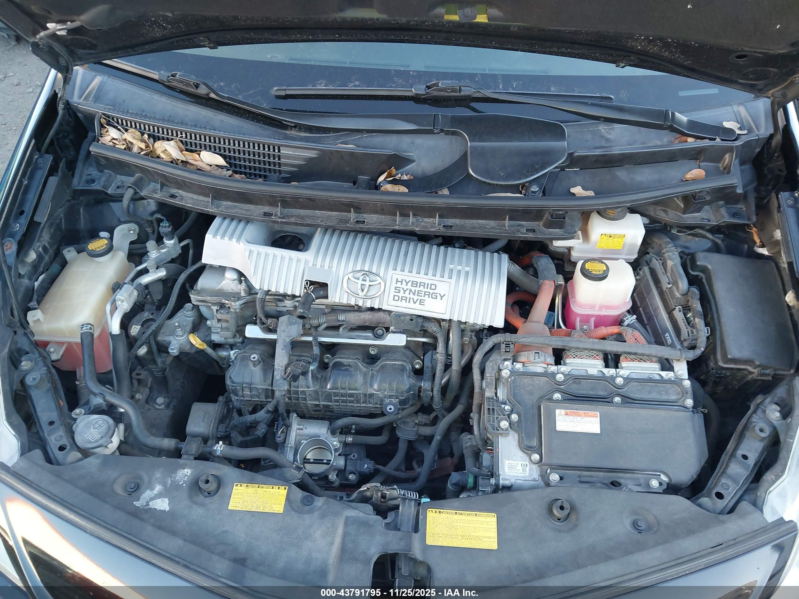 TOYOTA PRIUS image 10