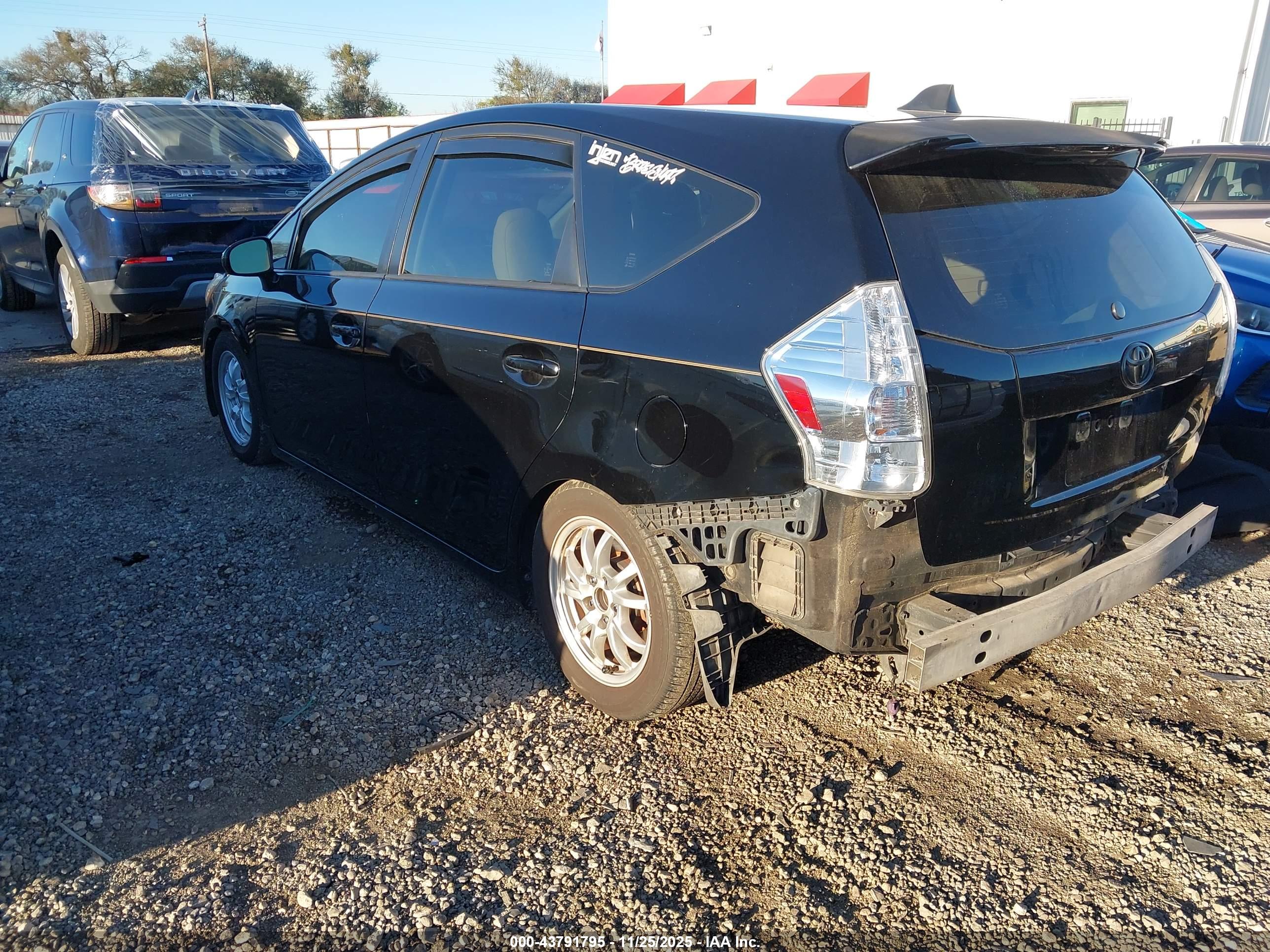 TOYOTA PRIUS image 3