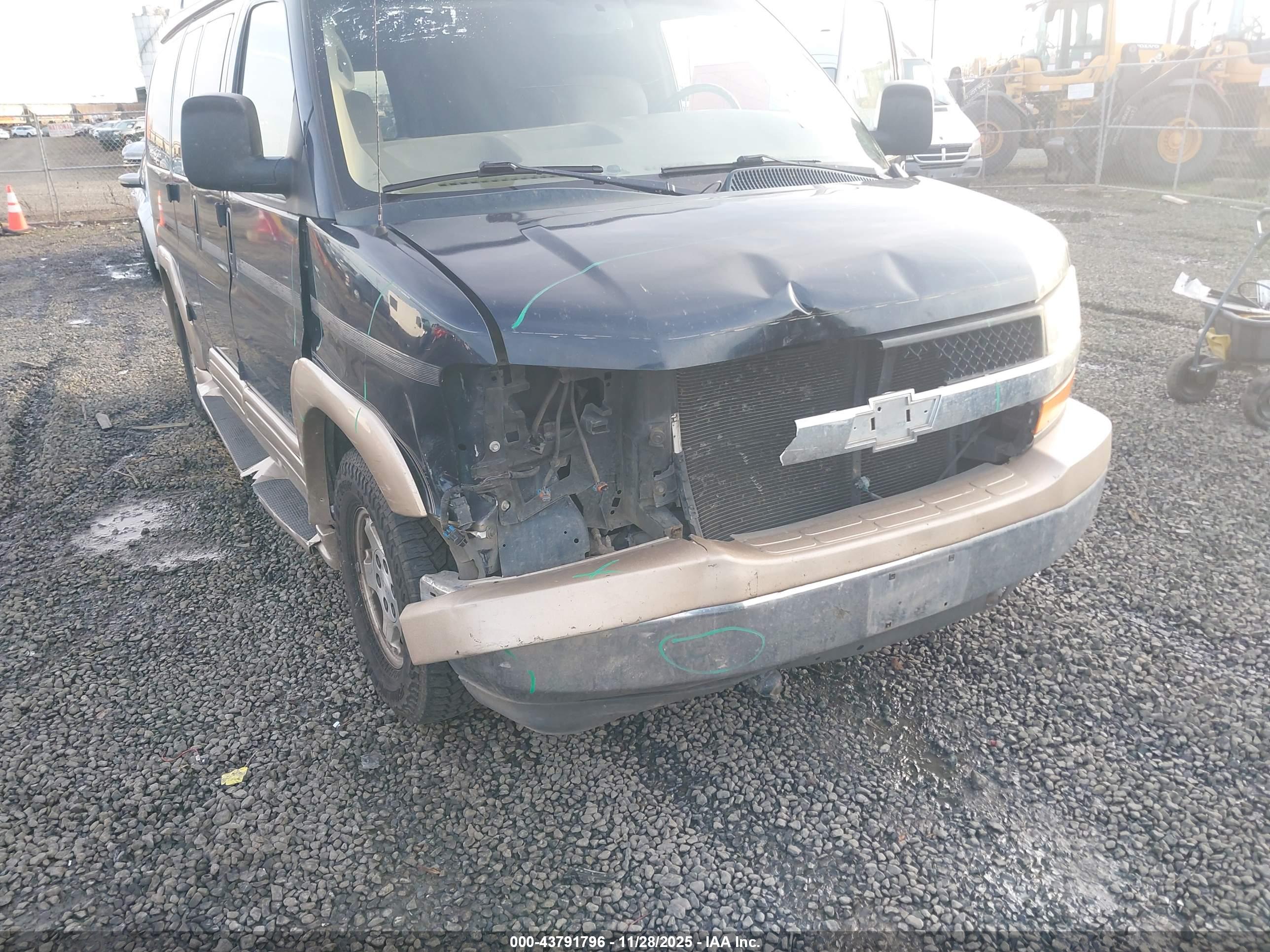CHEVROLET EXPRESS image 6