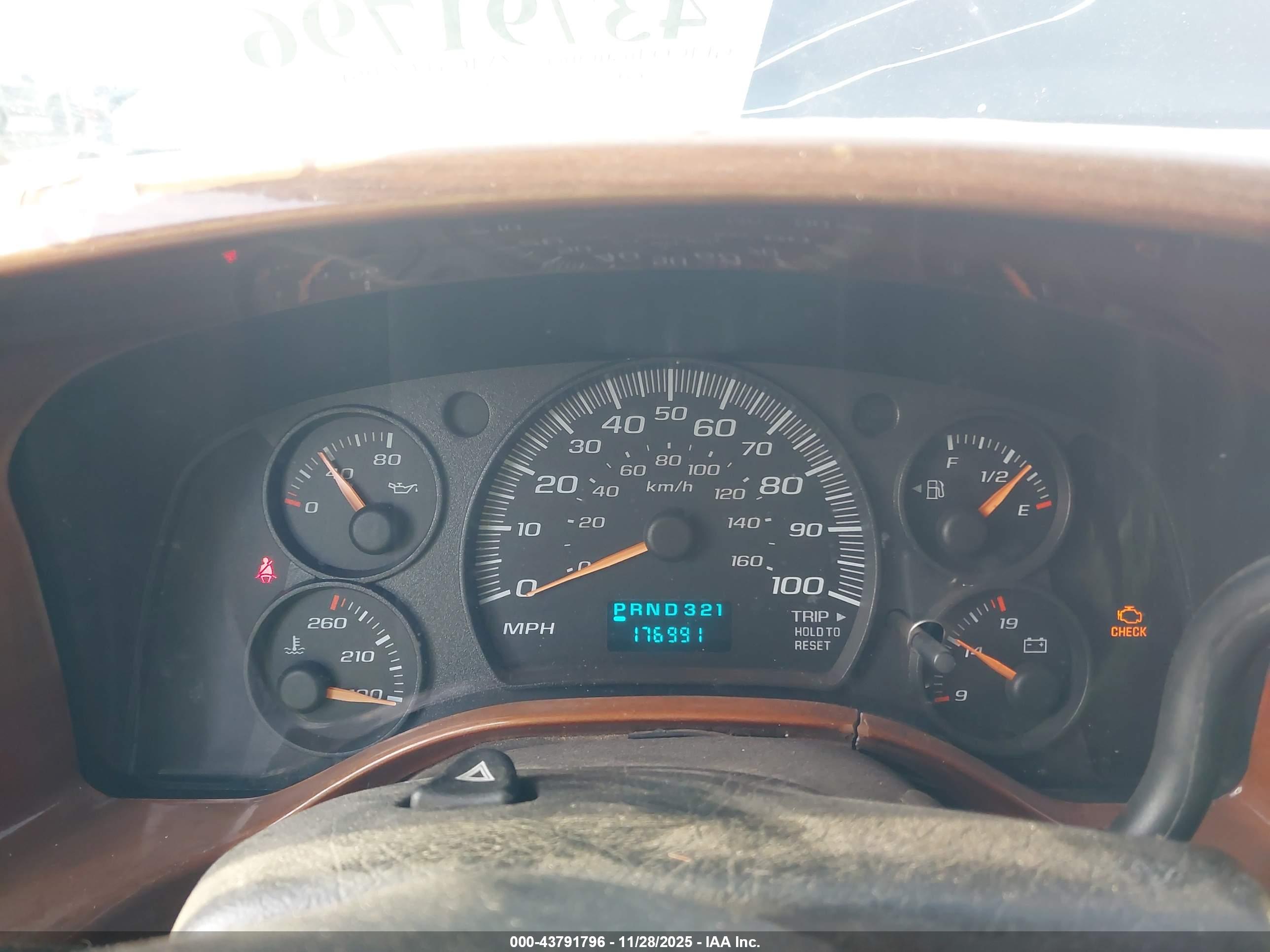 CHEVROLET EXPRESS image 7