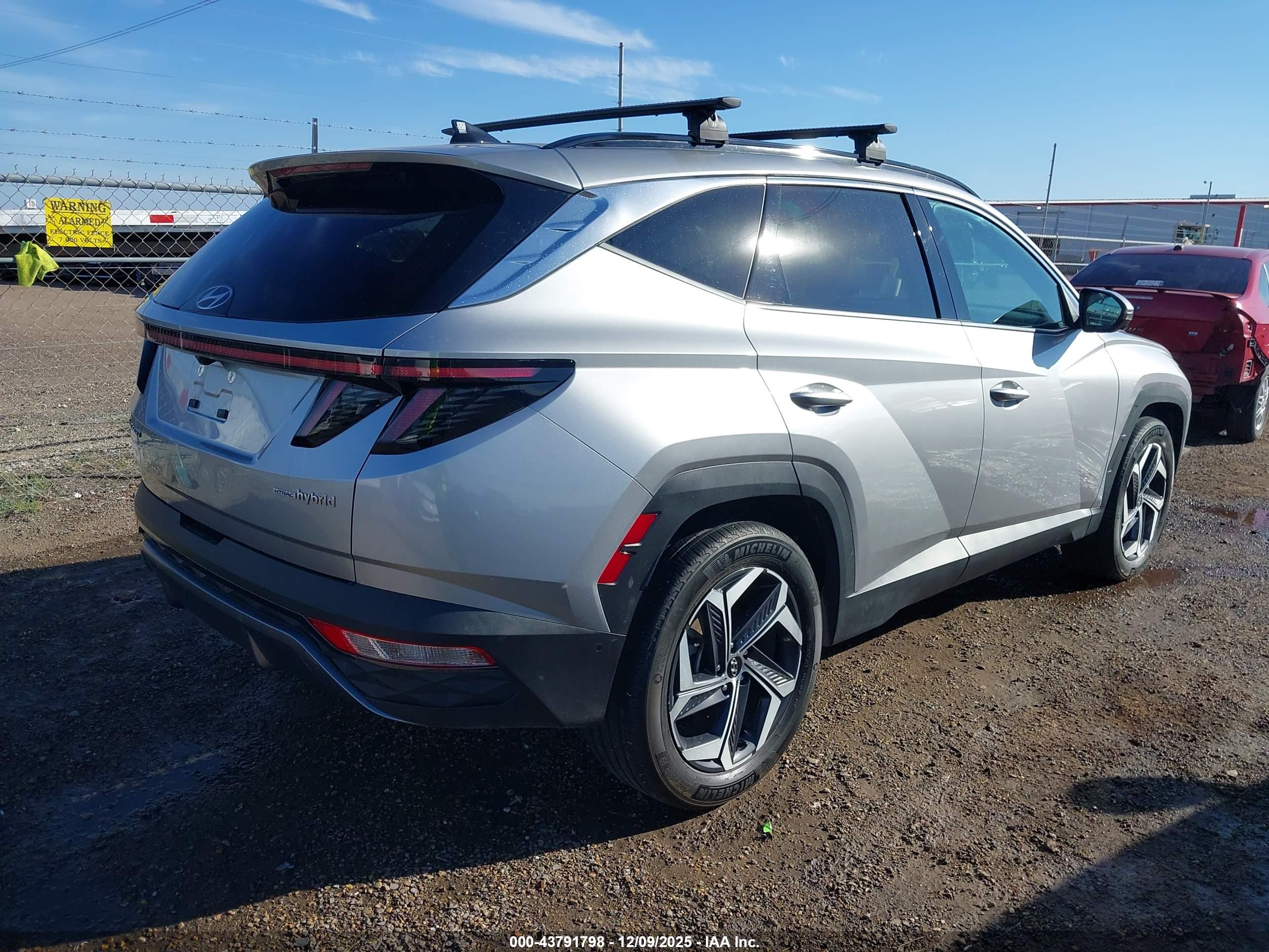 HYUNDAI TUCSON image 4