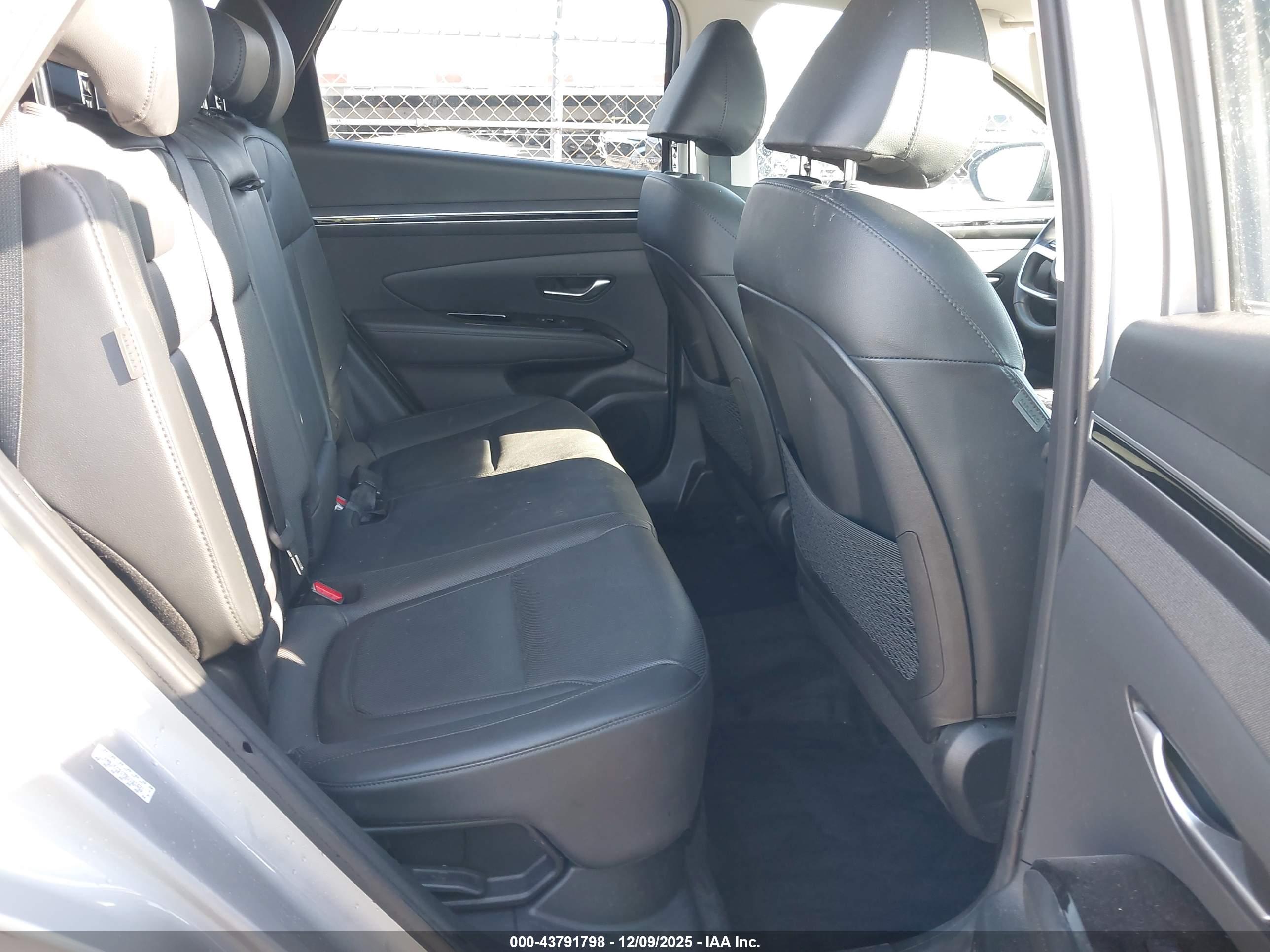 HYUNDAI TUCSON image 8