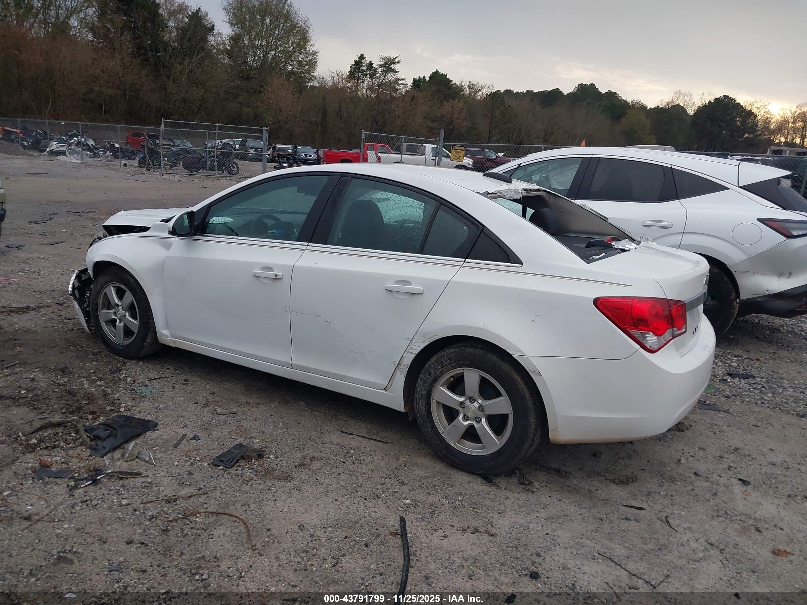 CHEVROLET CRUZE image 3