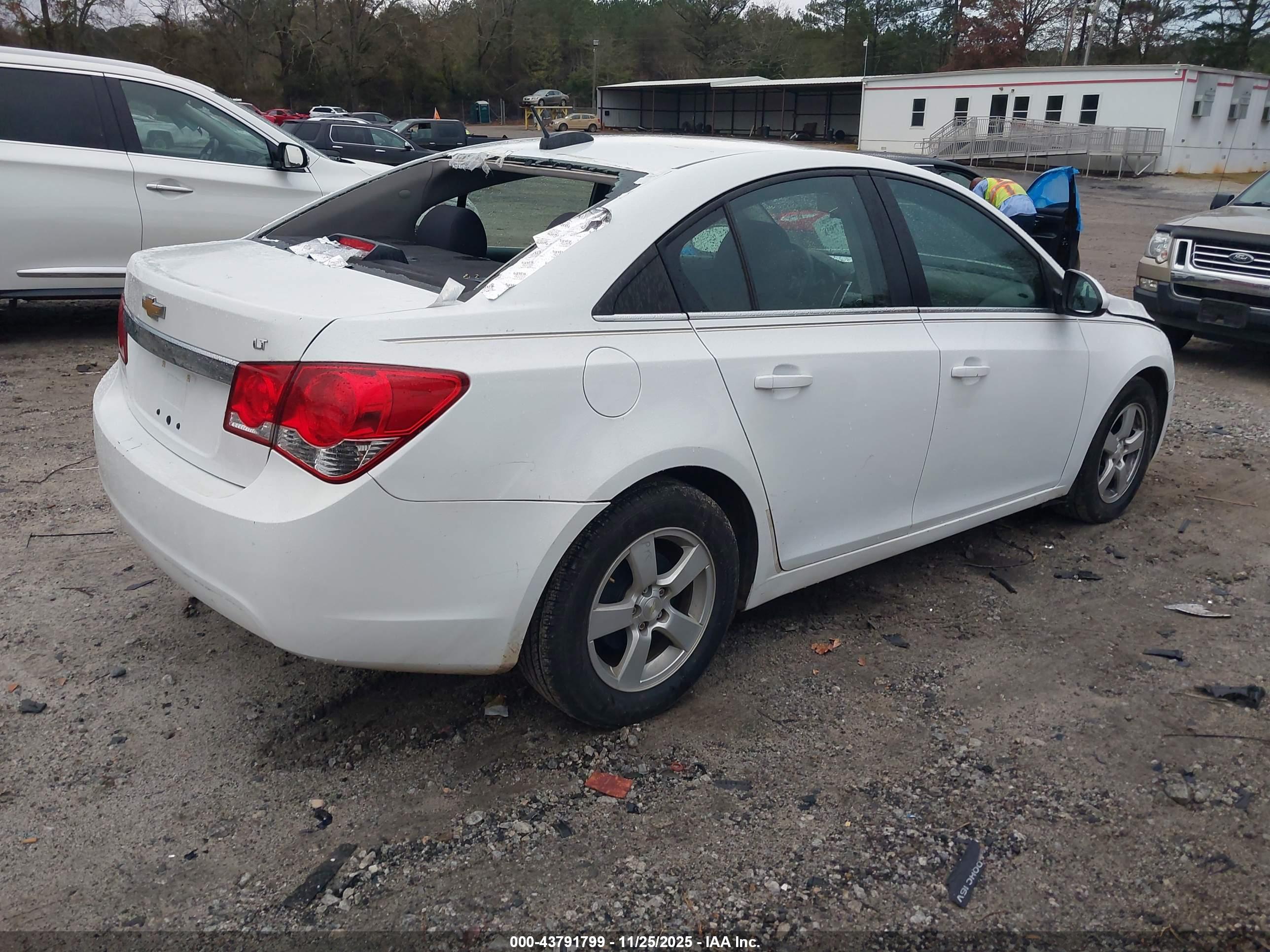 CHEVROLET CRUZE image 4