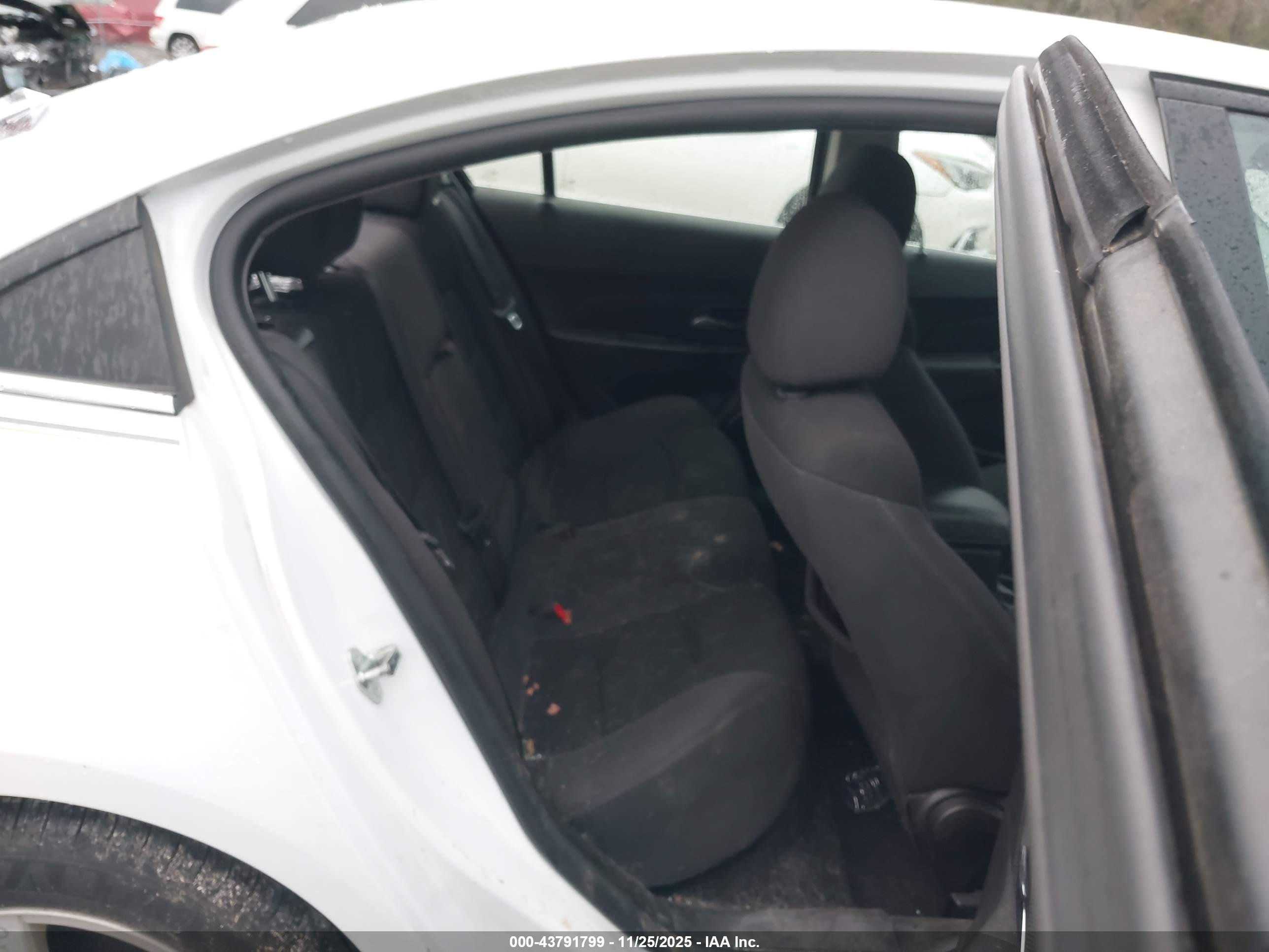 CHEVROLET CRUZE image 8