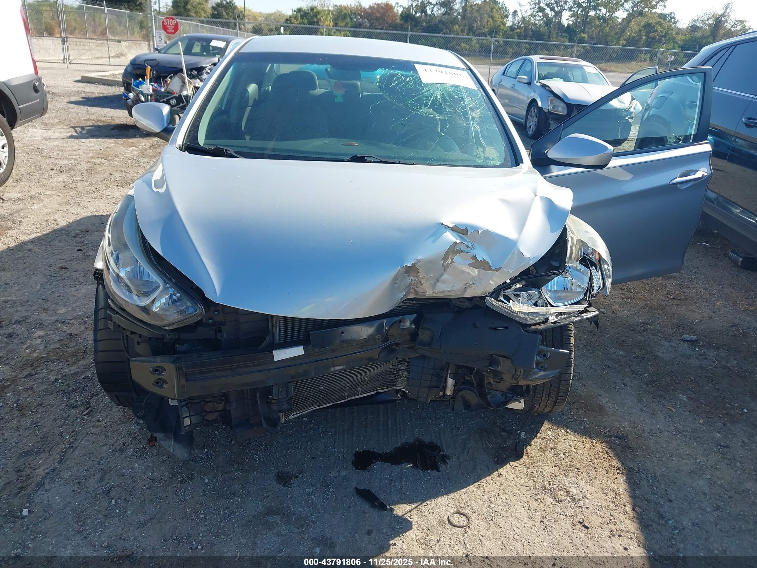 HYUNDAI ELANTRA image 6