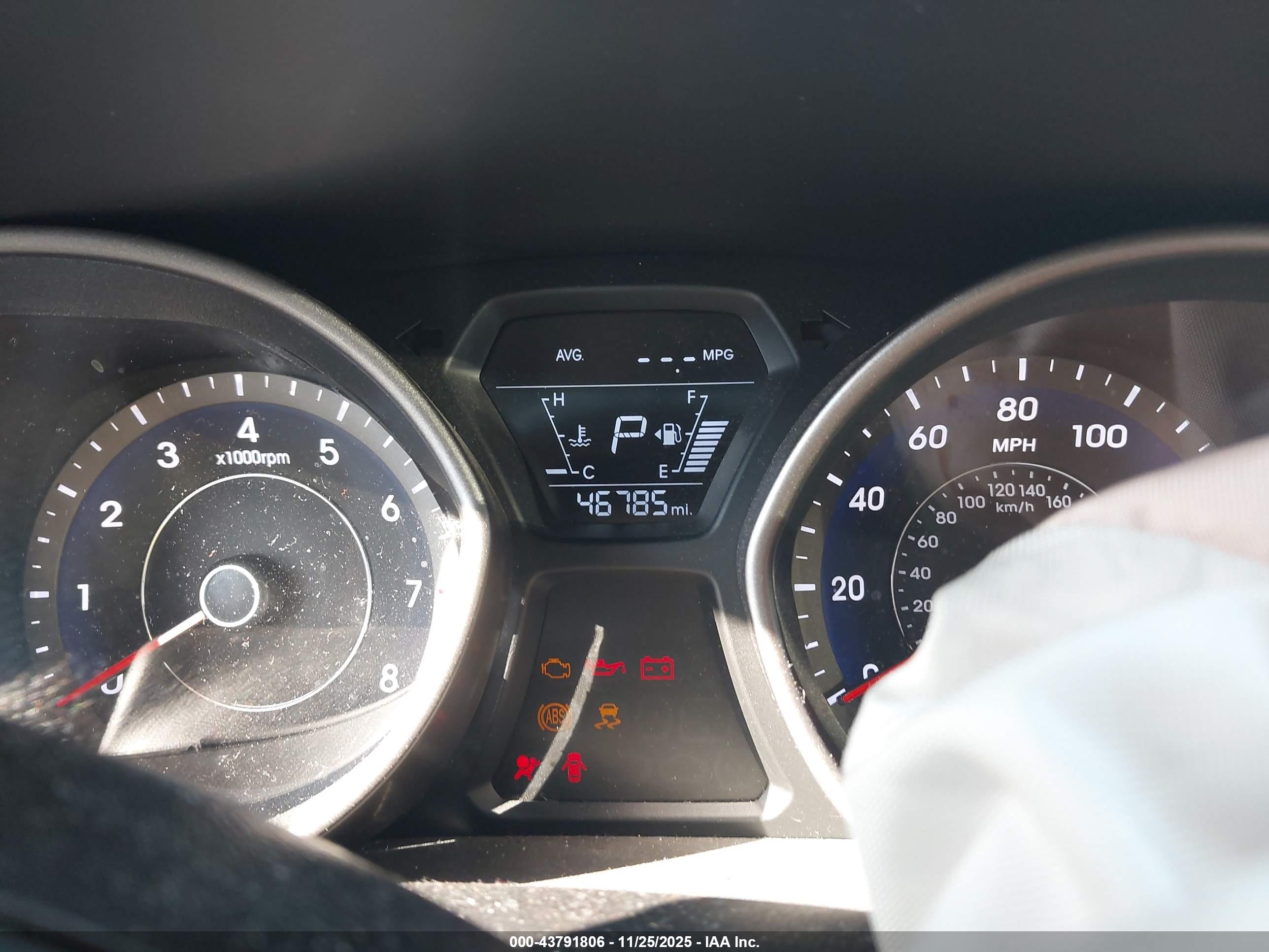 HYUNDAI ELANTRA image 7