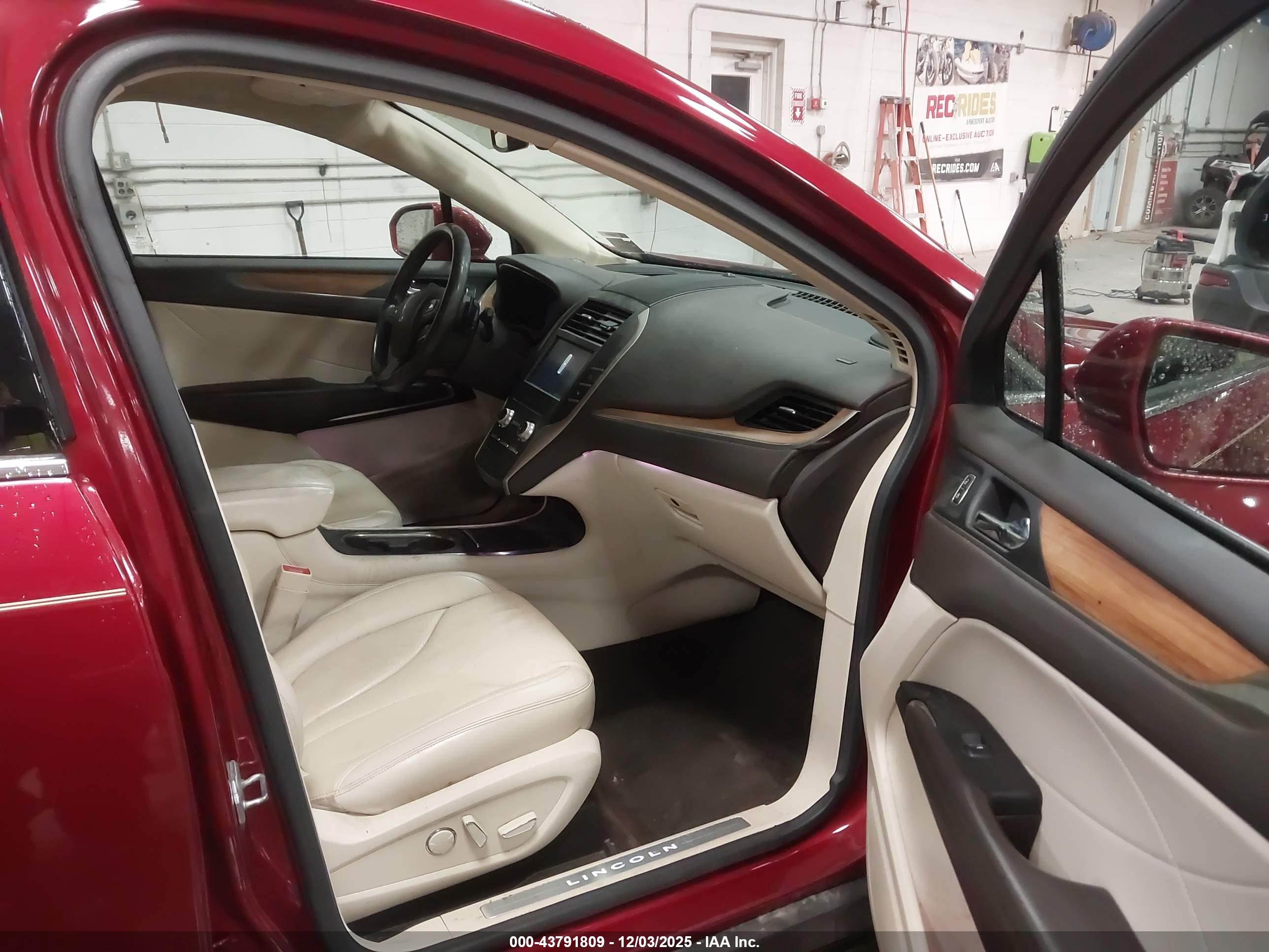 LINCOLN MKC image 5