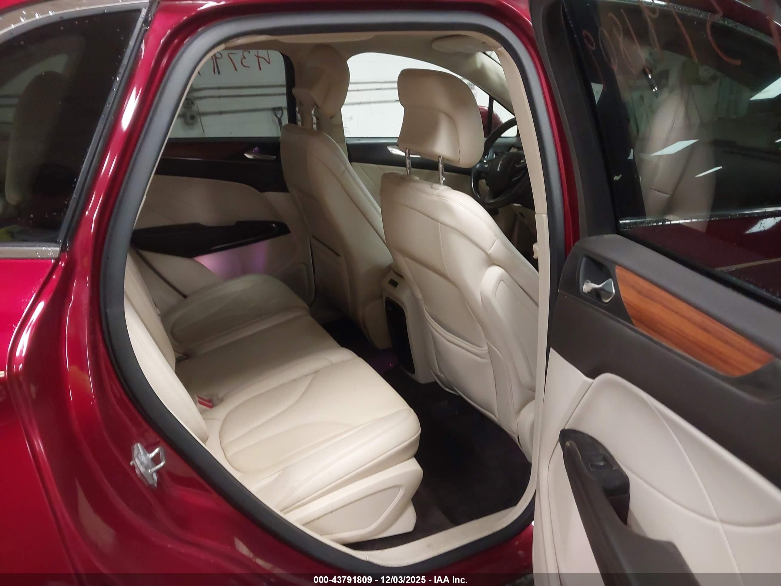LINCOLN MKC image 8