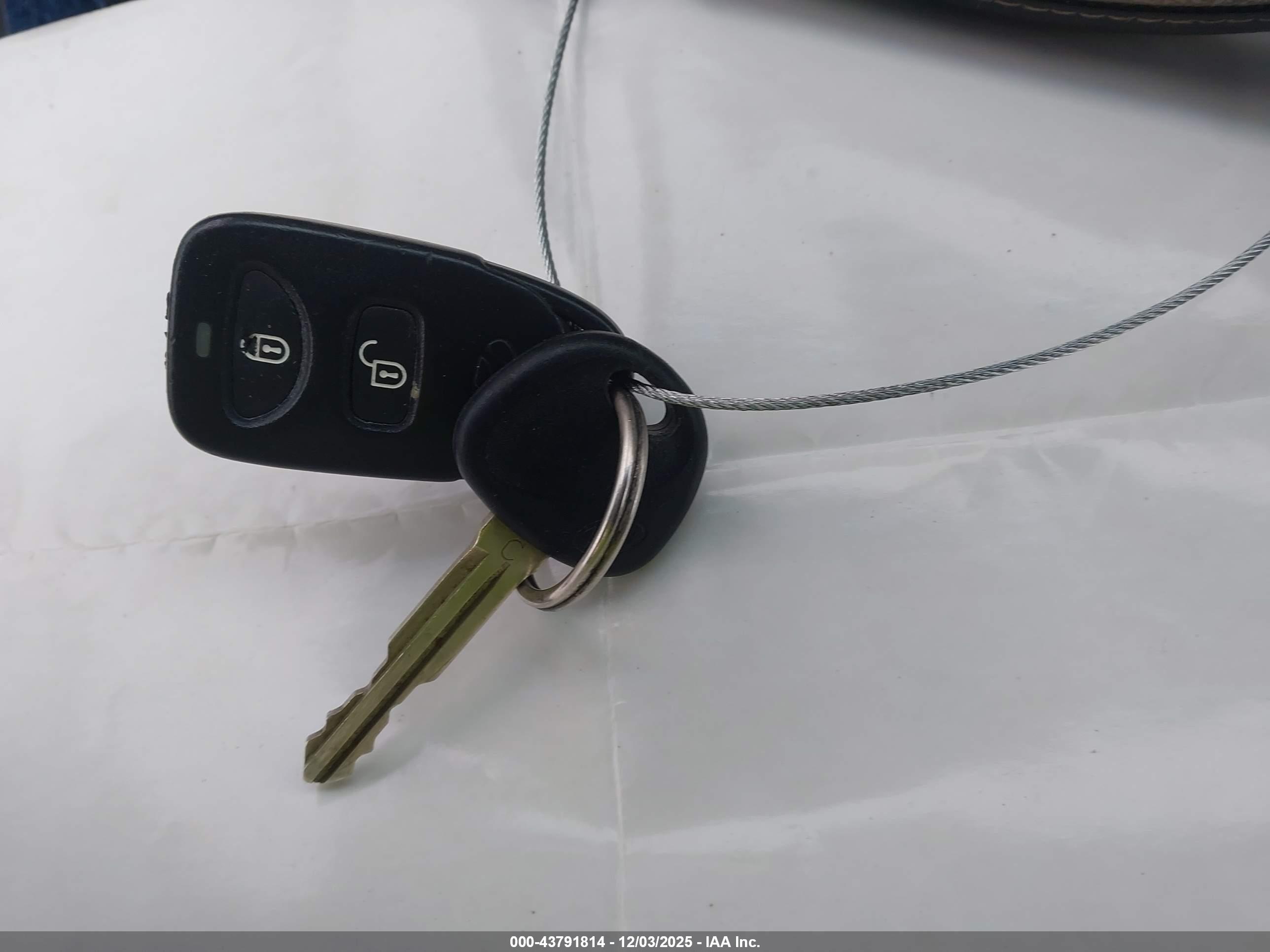HYUNDAI SANTA image 11