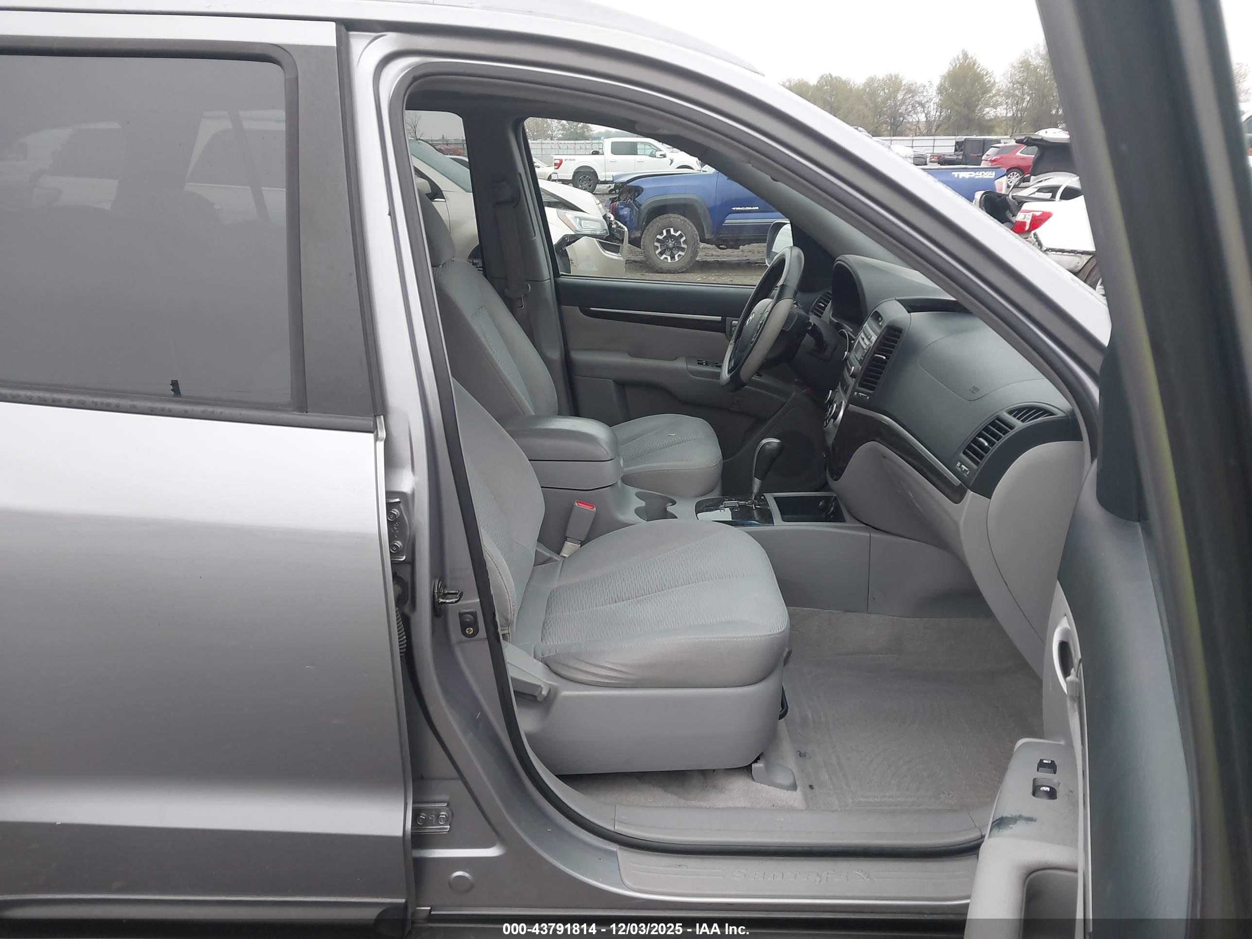 HYUNDAI SANTA image 5