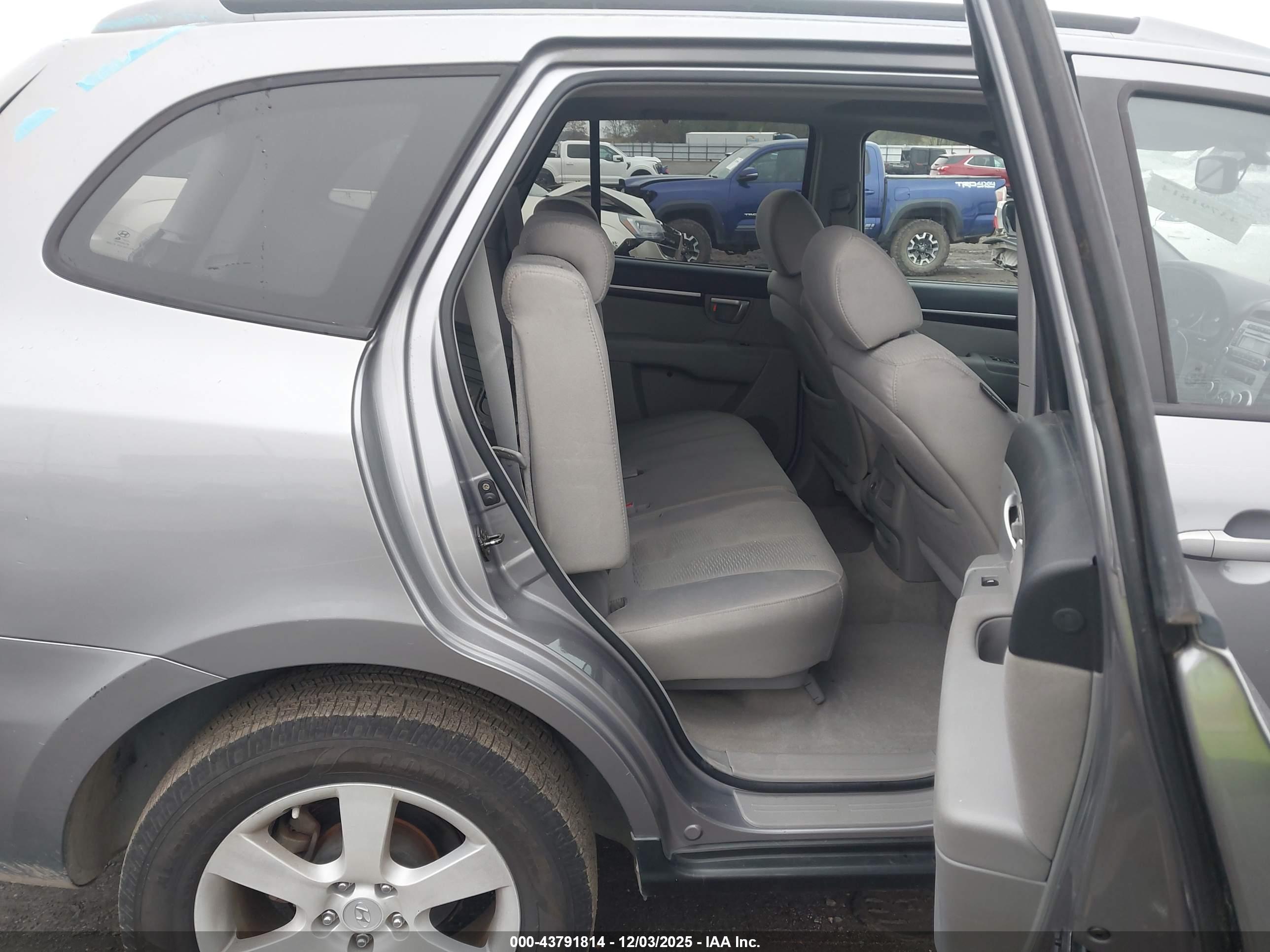 HYUNDAI SANTA image 8