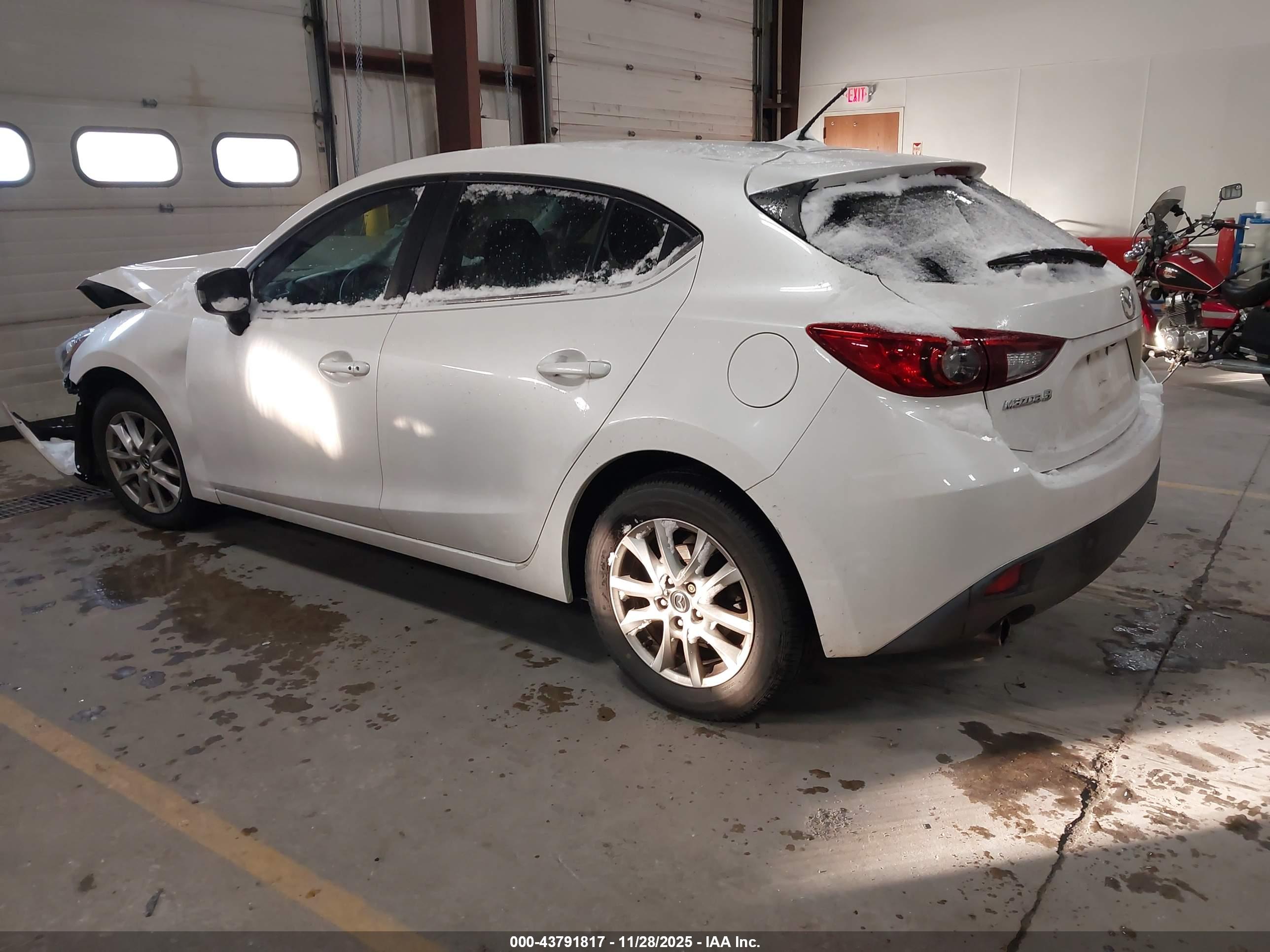 MAZDA MAZDA3 image 3