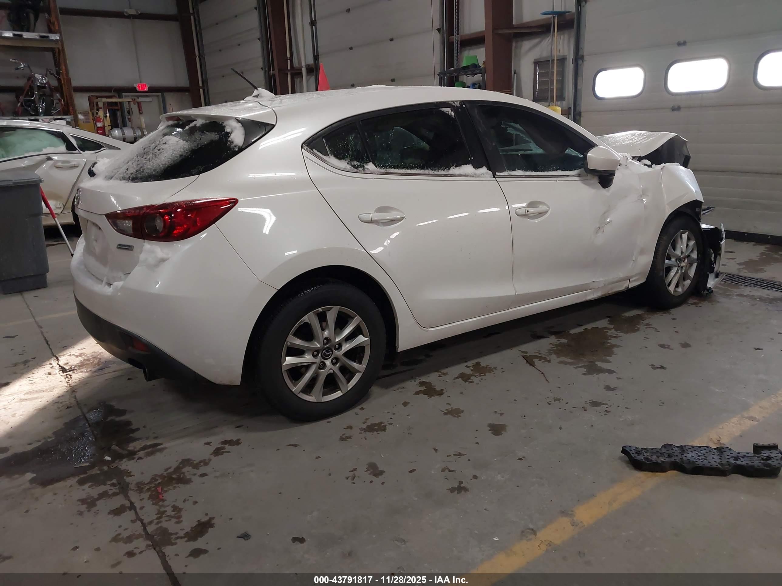 MAZDA MAZDA3 image 4