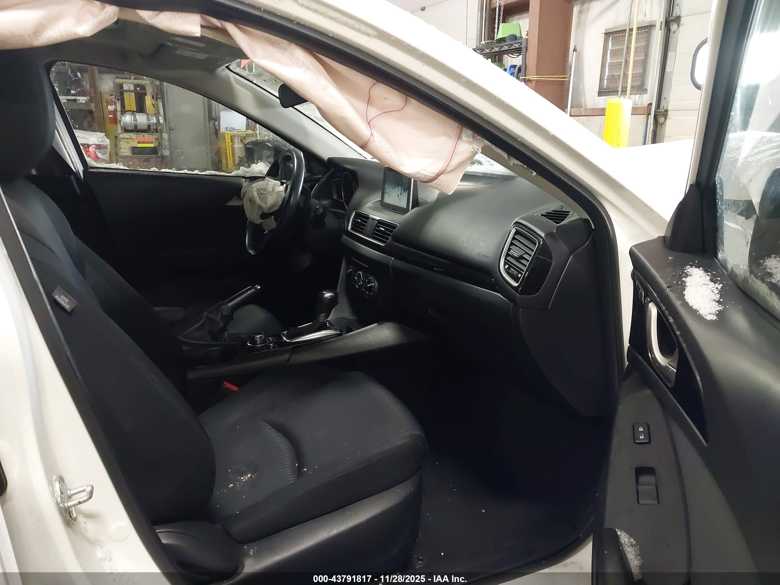 MAZDA MAZDA3 image 5