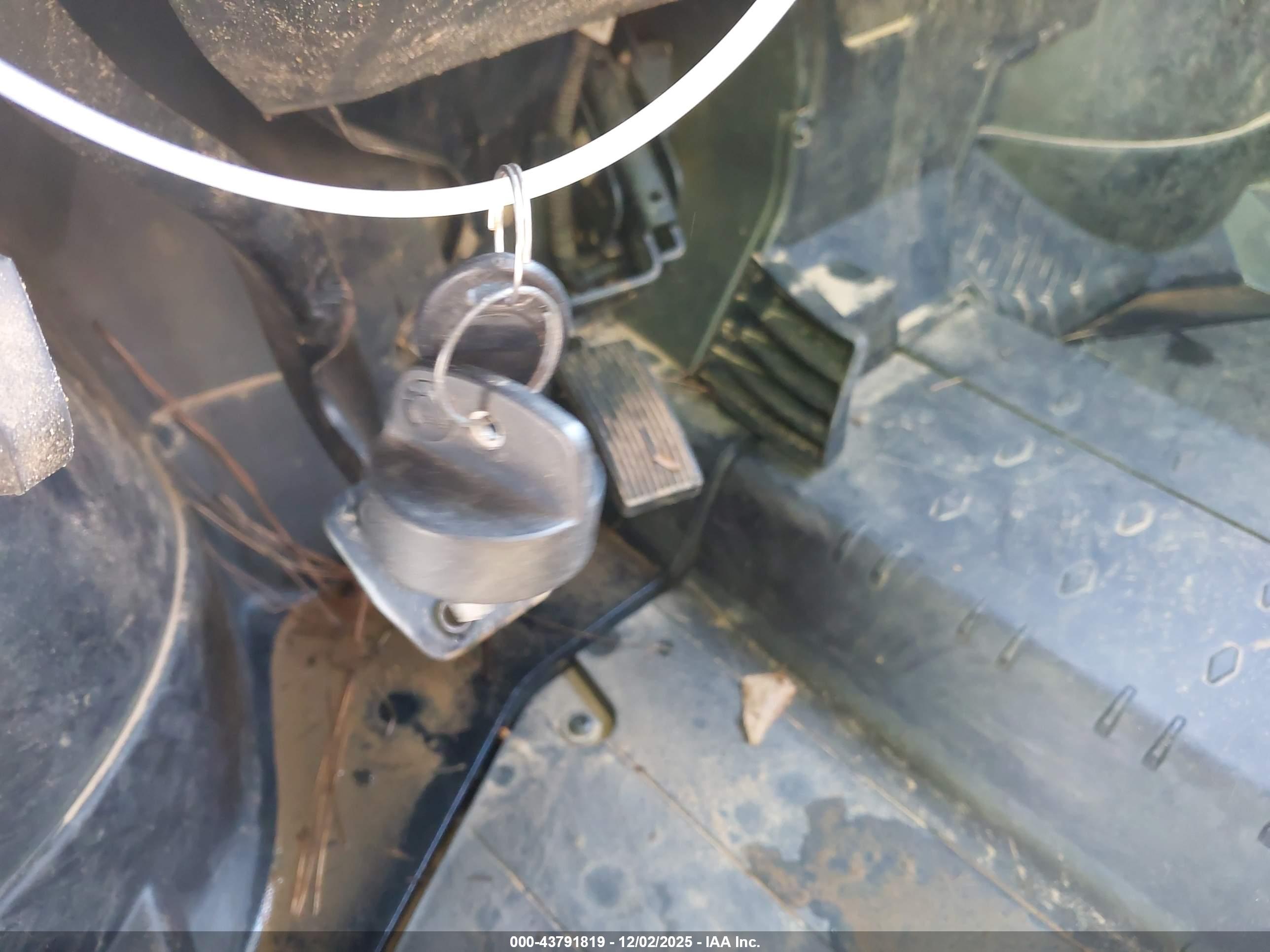 CAN-AM DEFENDER image 11