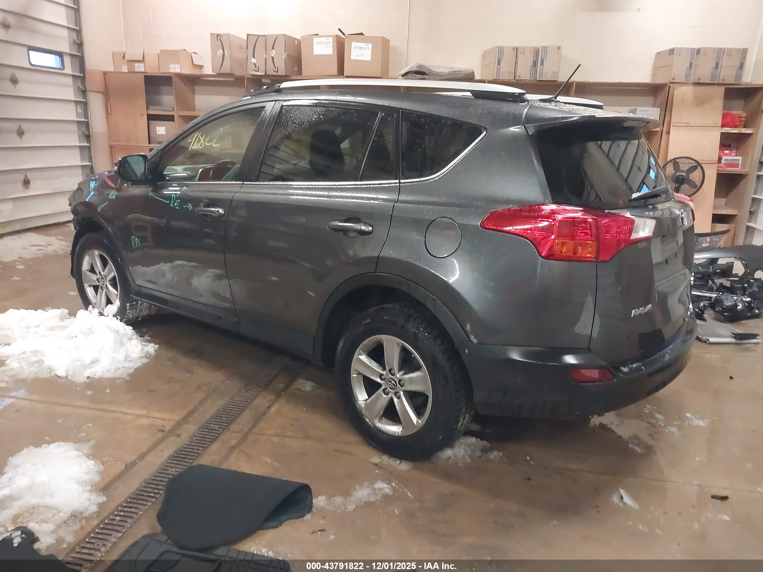 TOYOTA RAV4 image 3