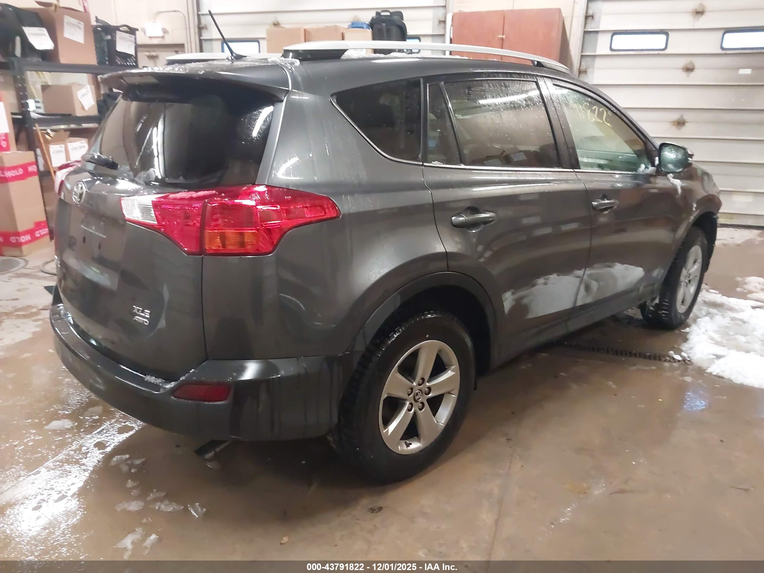 TOYOTA RAV4 image 4