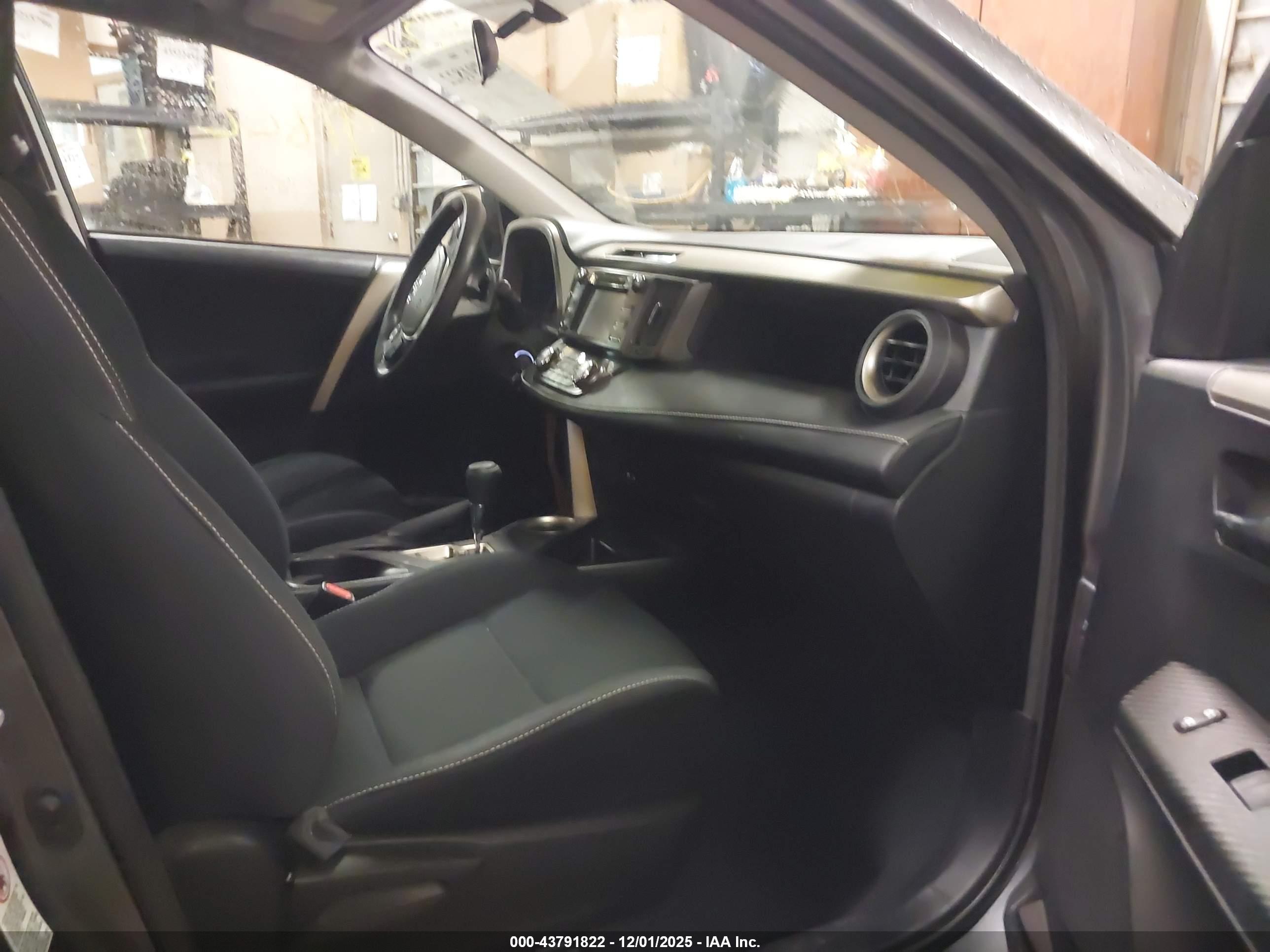 TOYOTA RAV4 image 5