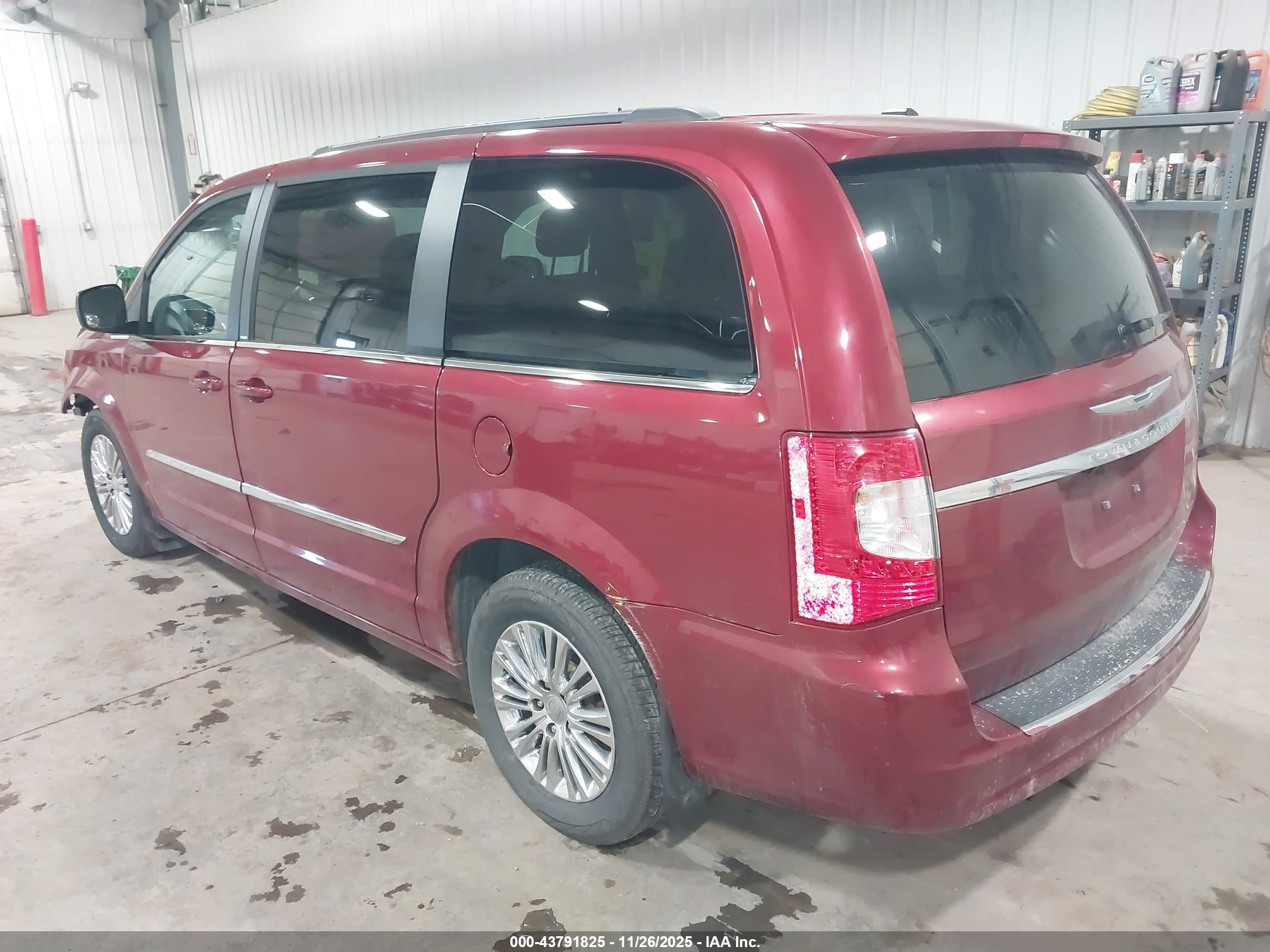 CHRYSLER TOWN image 3