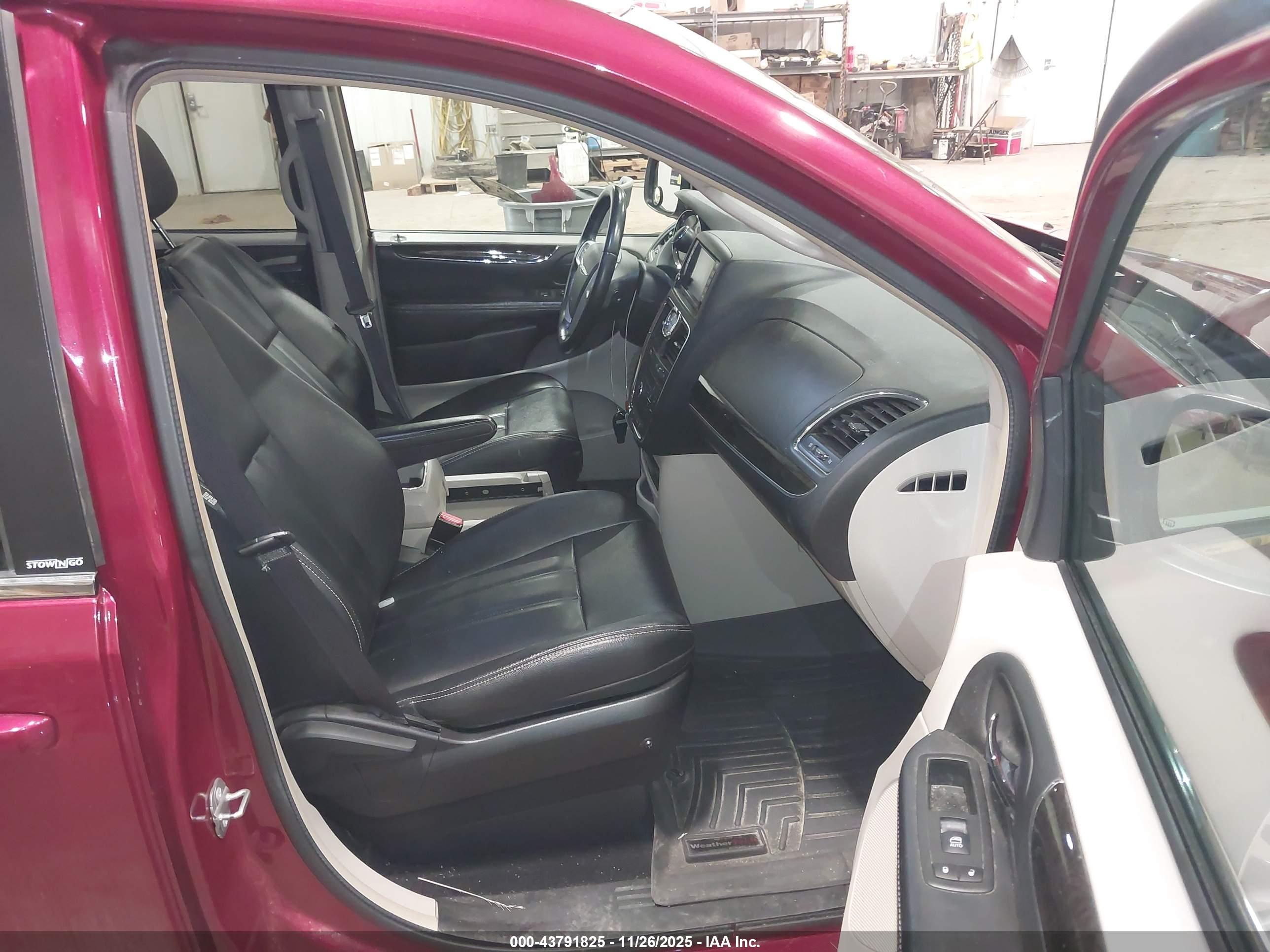 CHRYSLER TOWN image 5