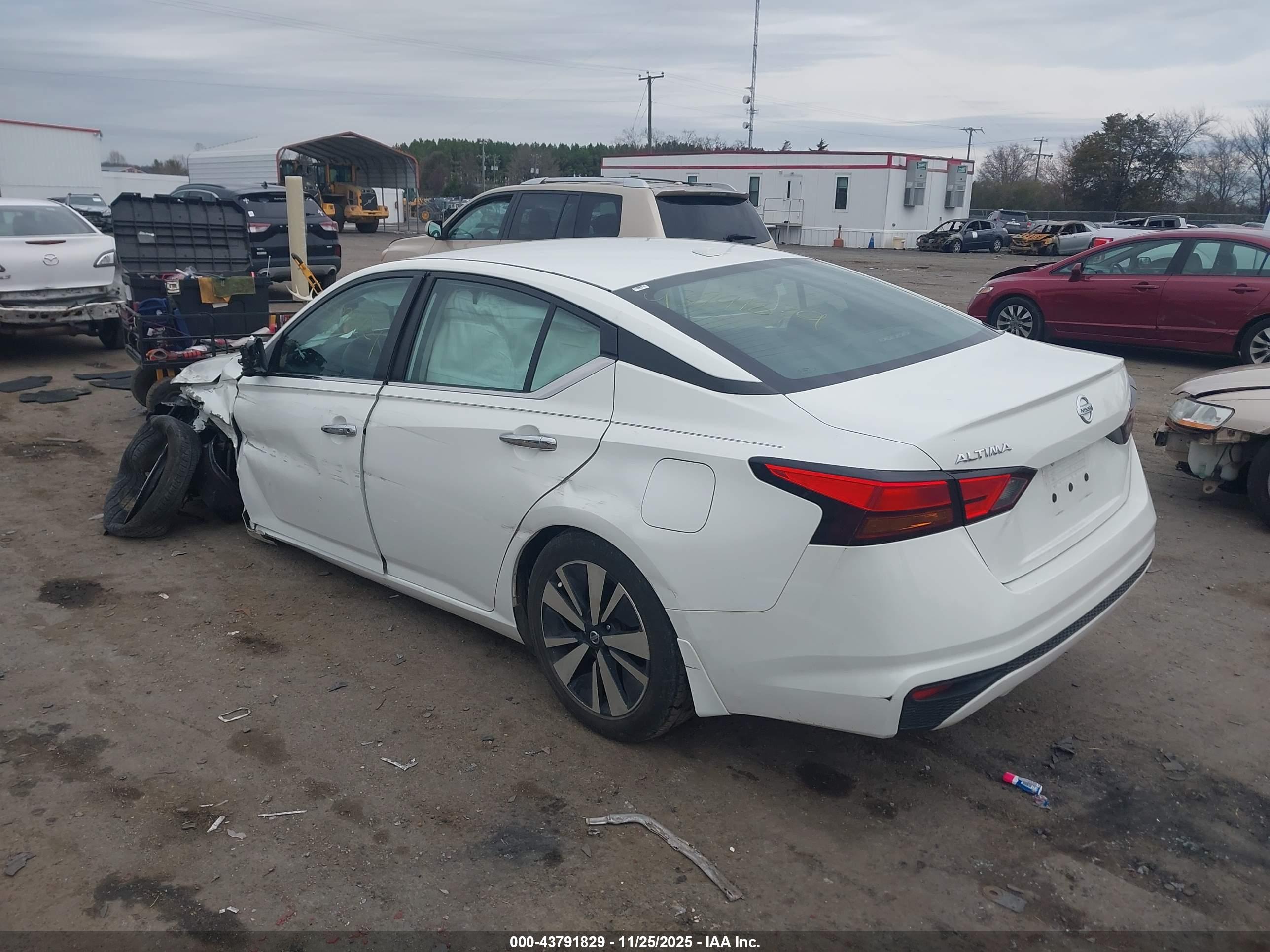 NISSAN ALTIMA image 3