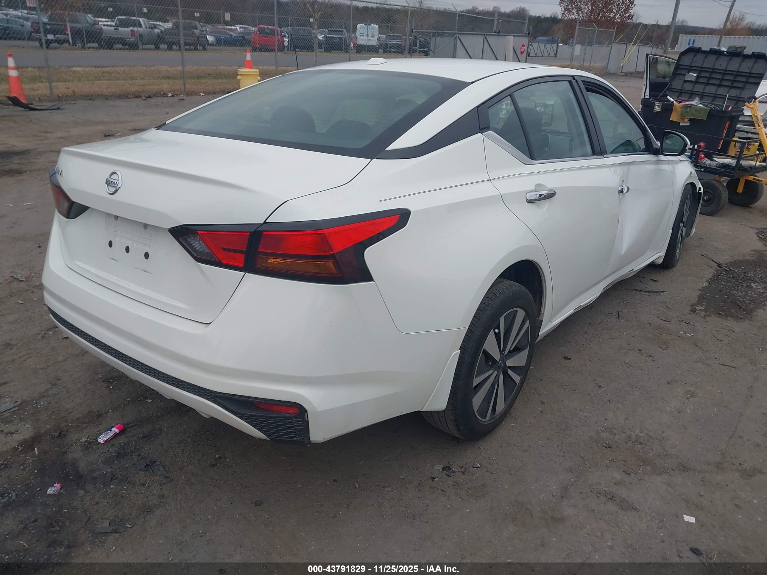 NISSAN ALTIMA image 4