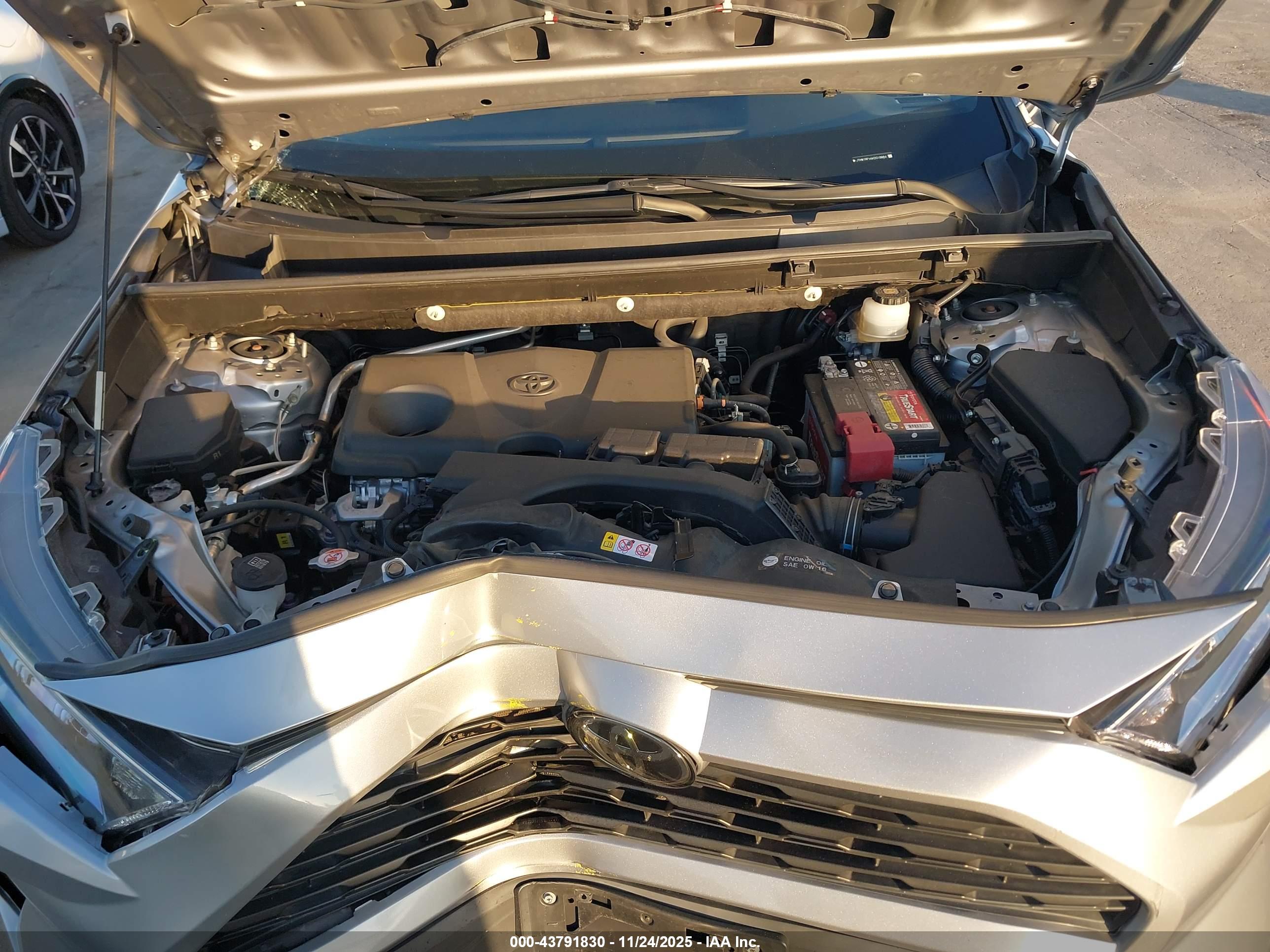 TOYOTA RAV4 image 10