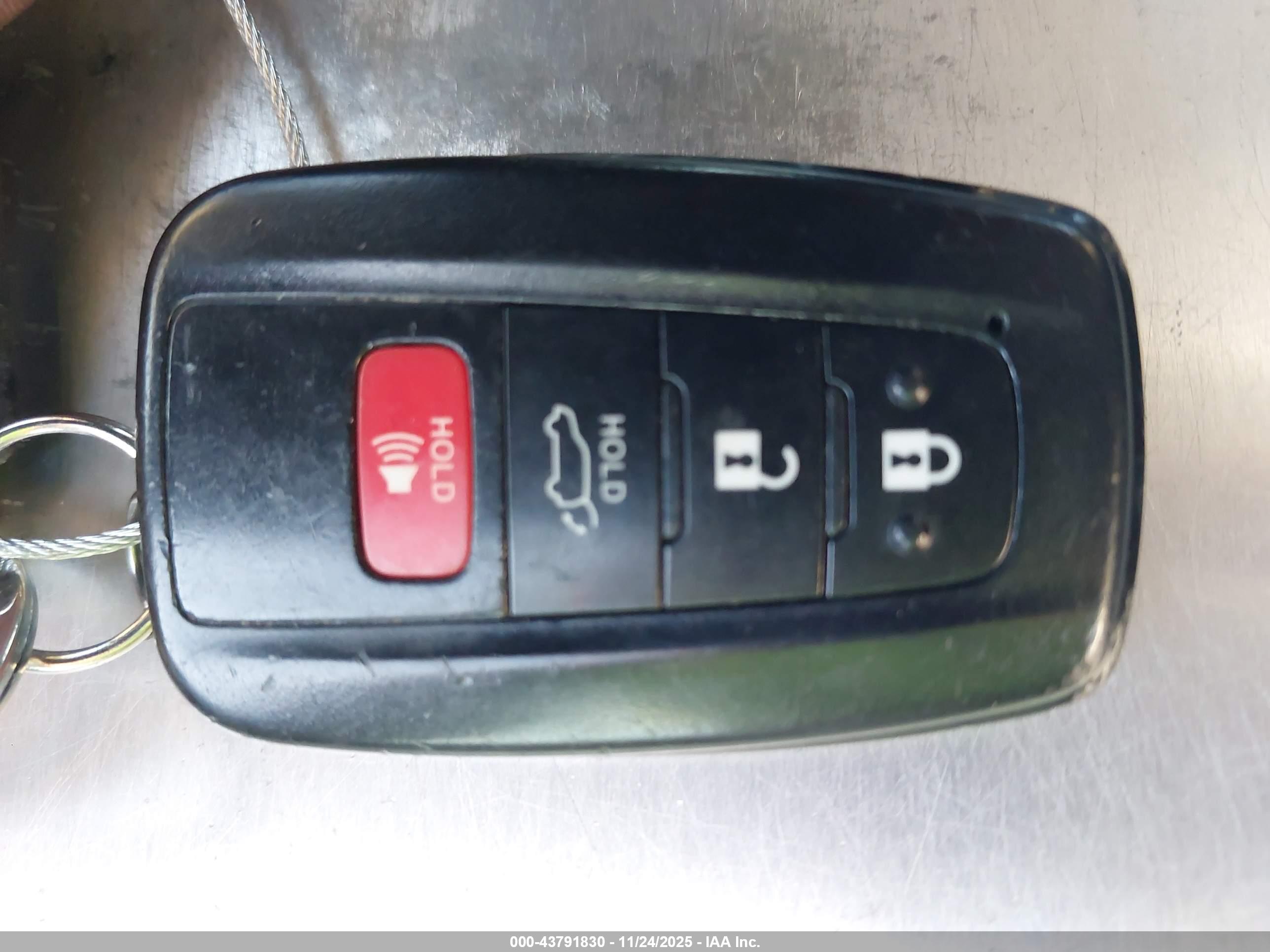 TOYOTA RAV4 image 11