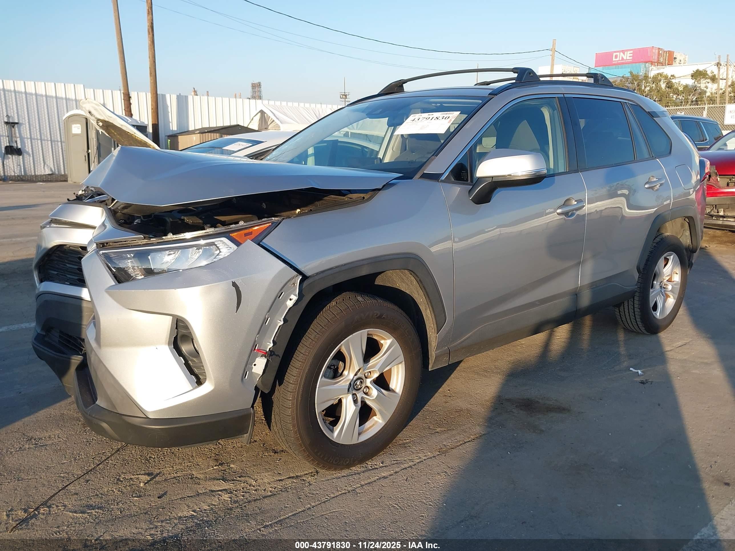 TOYOTA RAV4 image 2