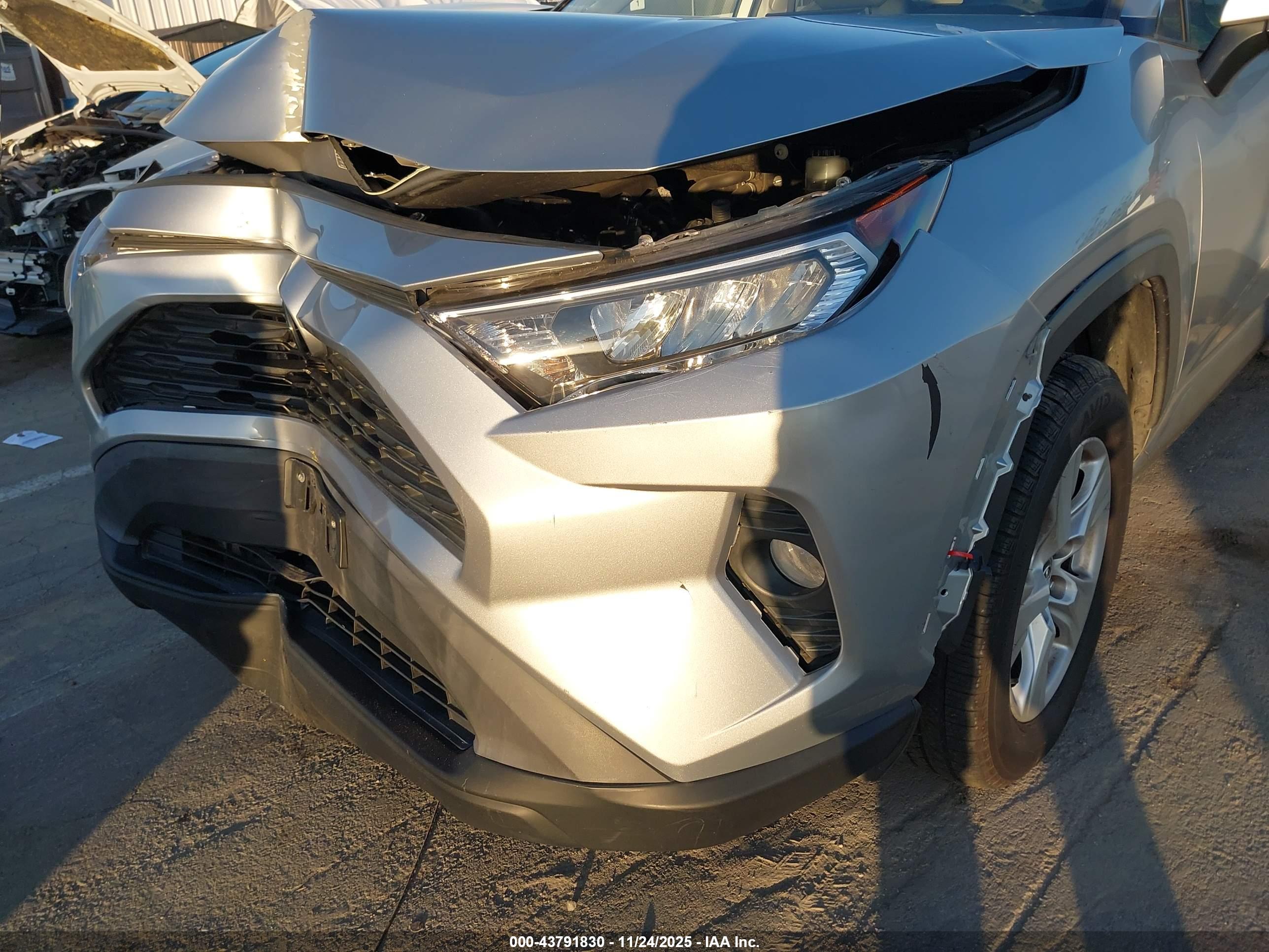 TOYOTA RAV4 image 6