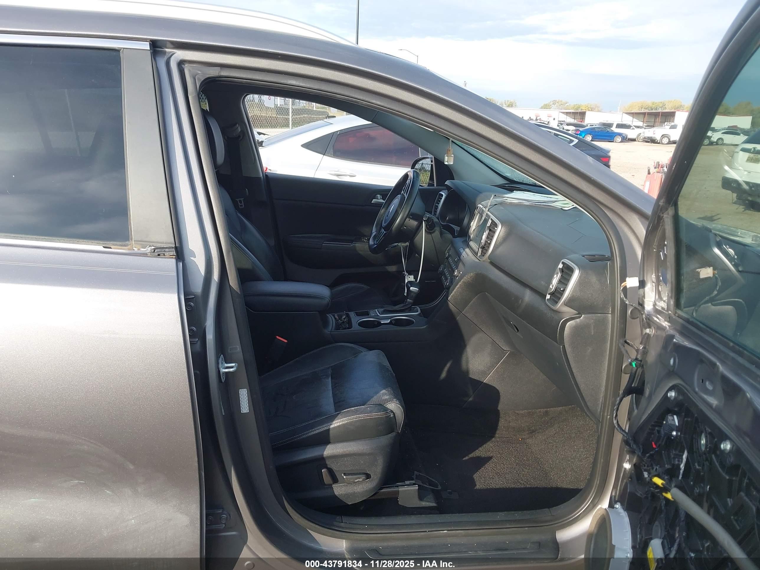 KIA SPORTAGE image 5