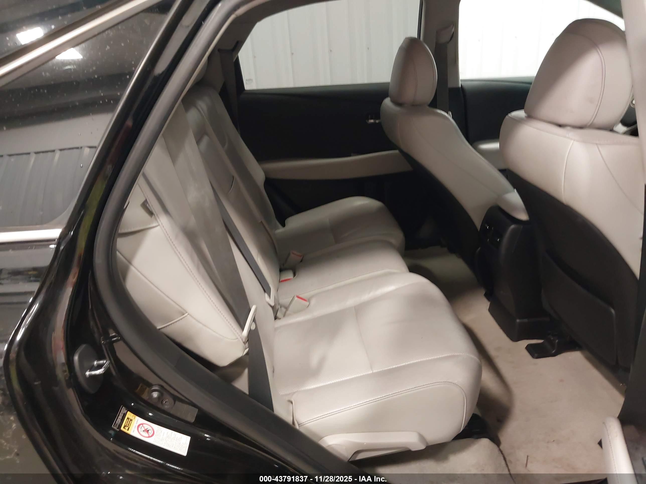 LEXUS RX image 8