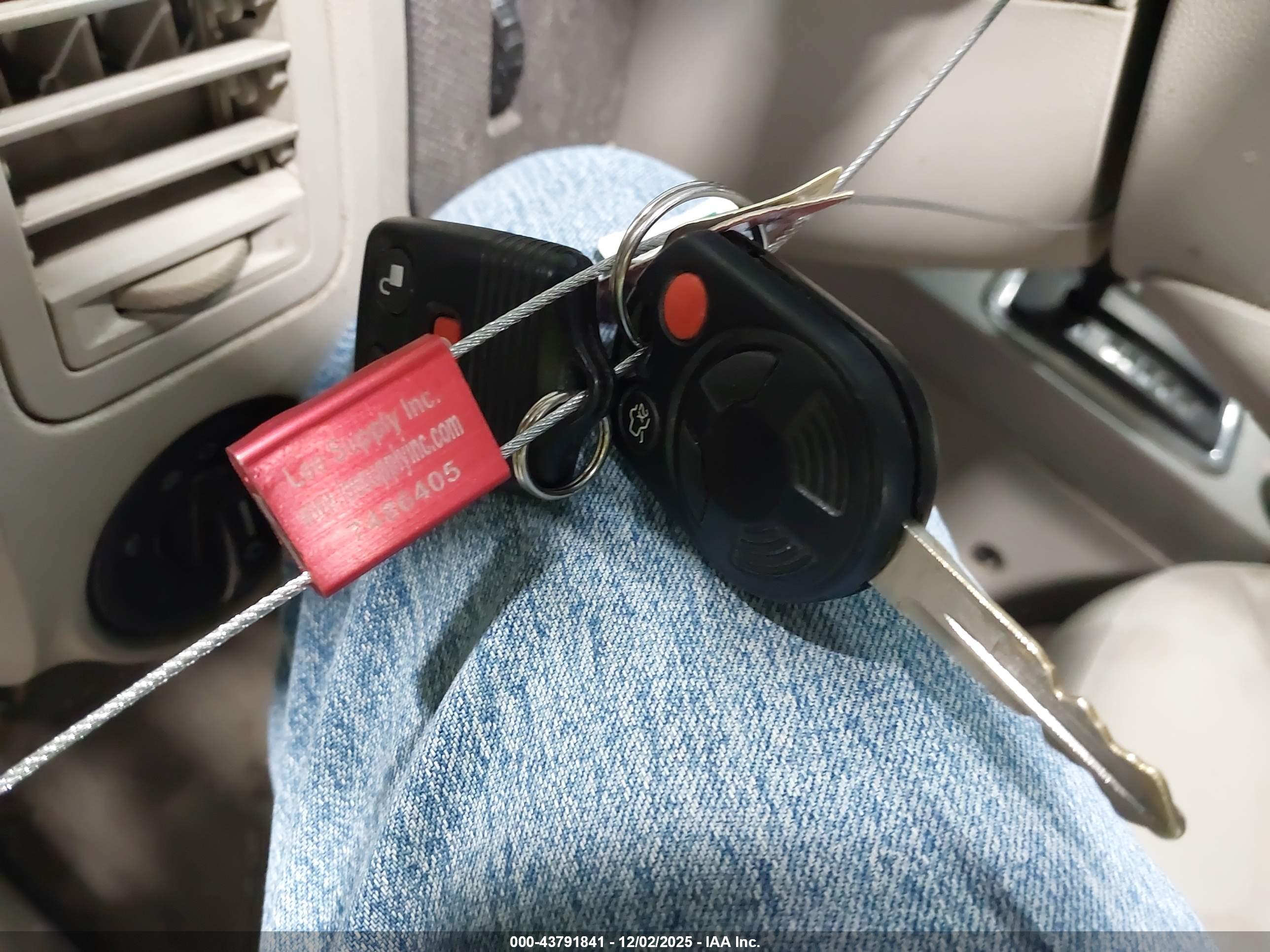 FORD ESCAPE image 11