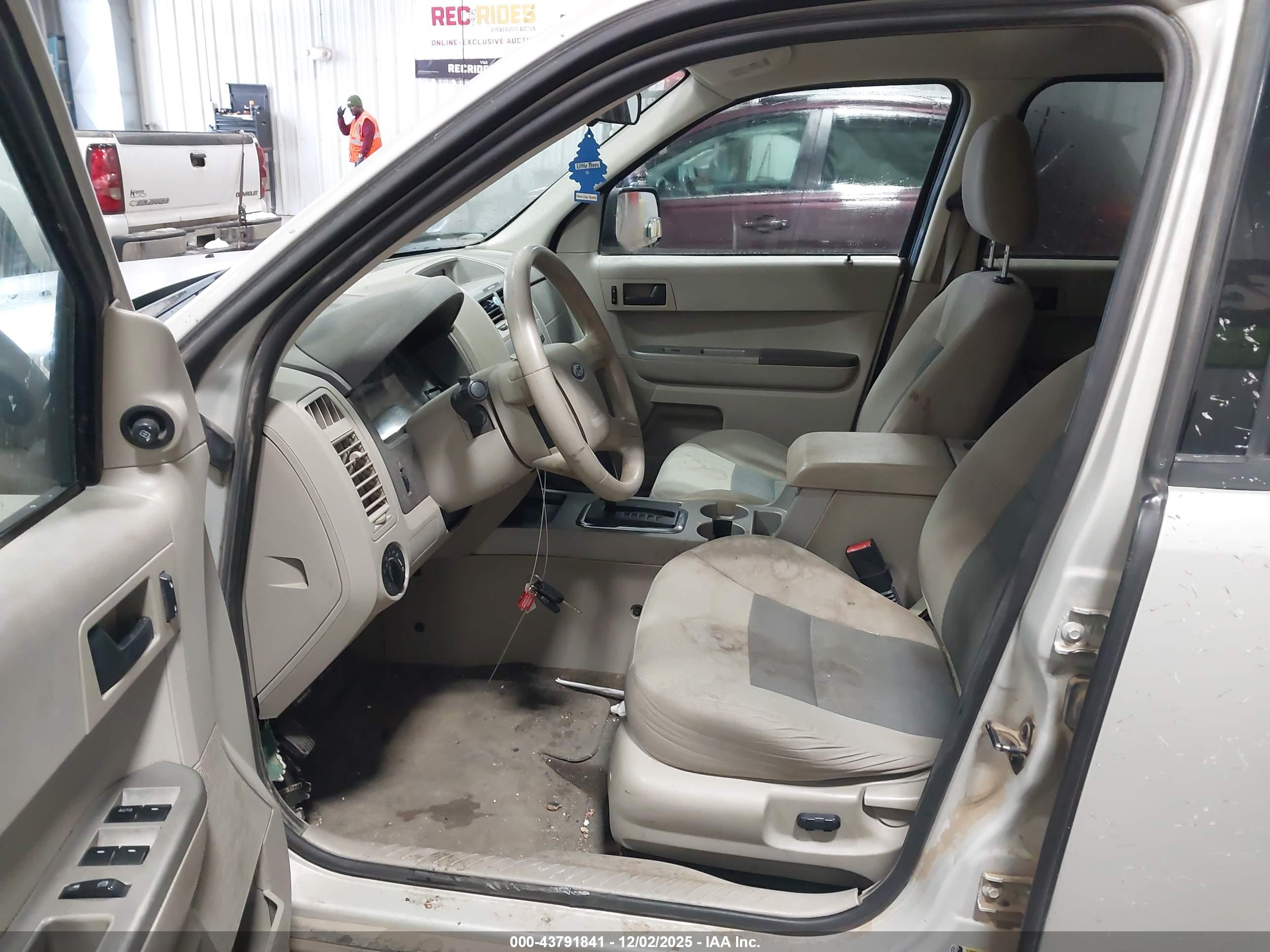 FORD ESCAPE image 5