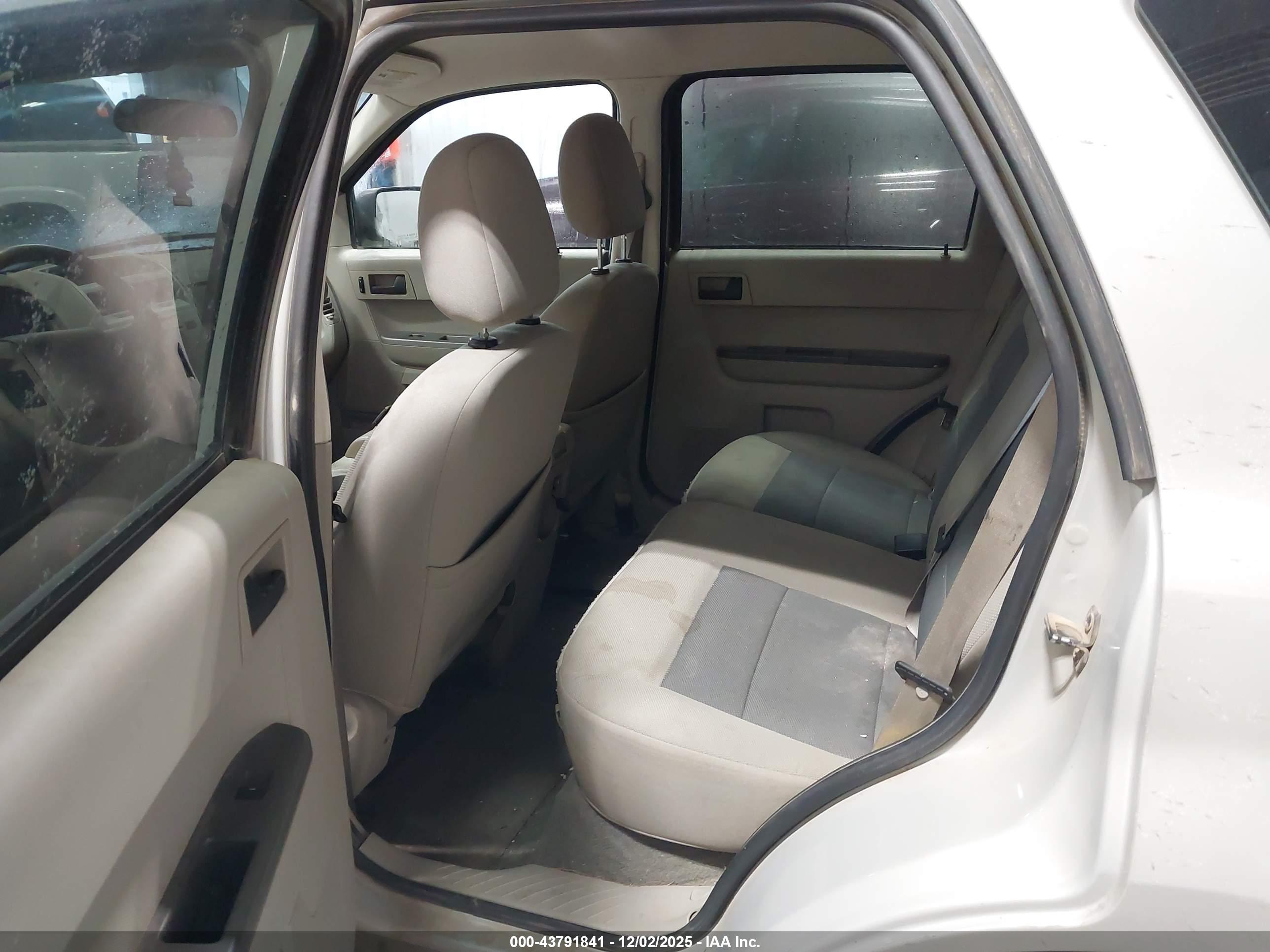 FORD ESCAPE image 8