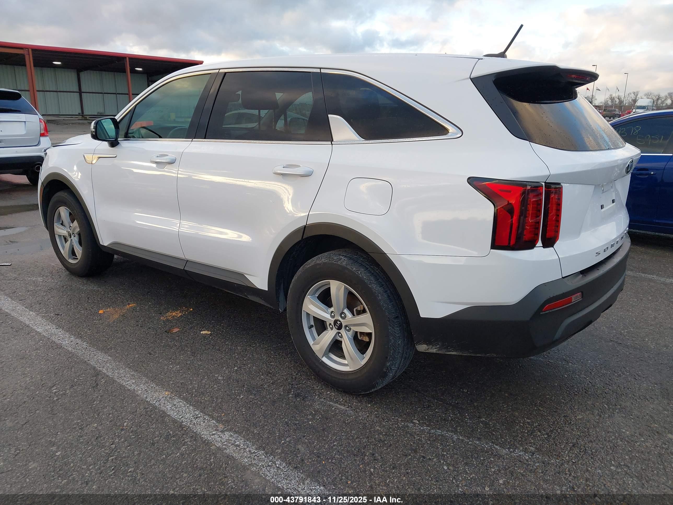 KIA SORENTO image 3