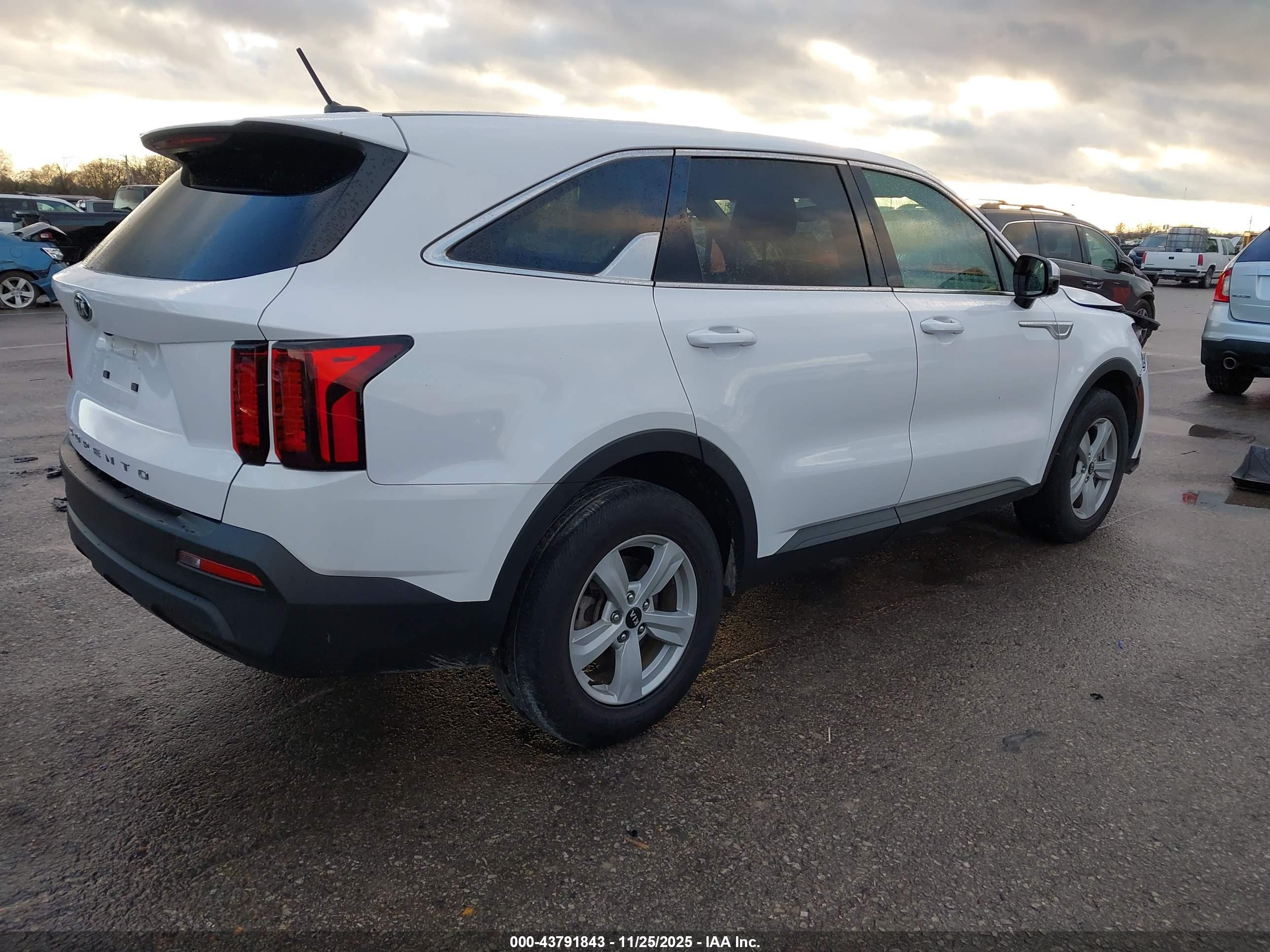 KIA SORENTO image 4