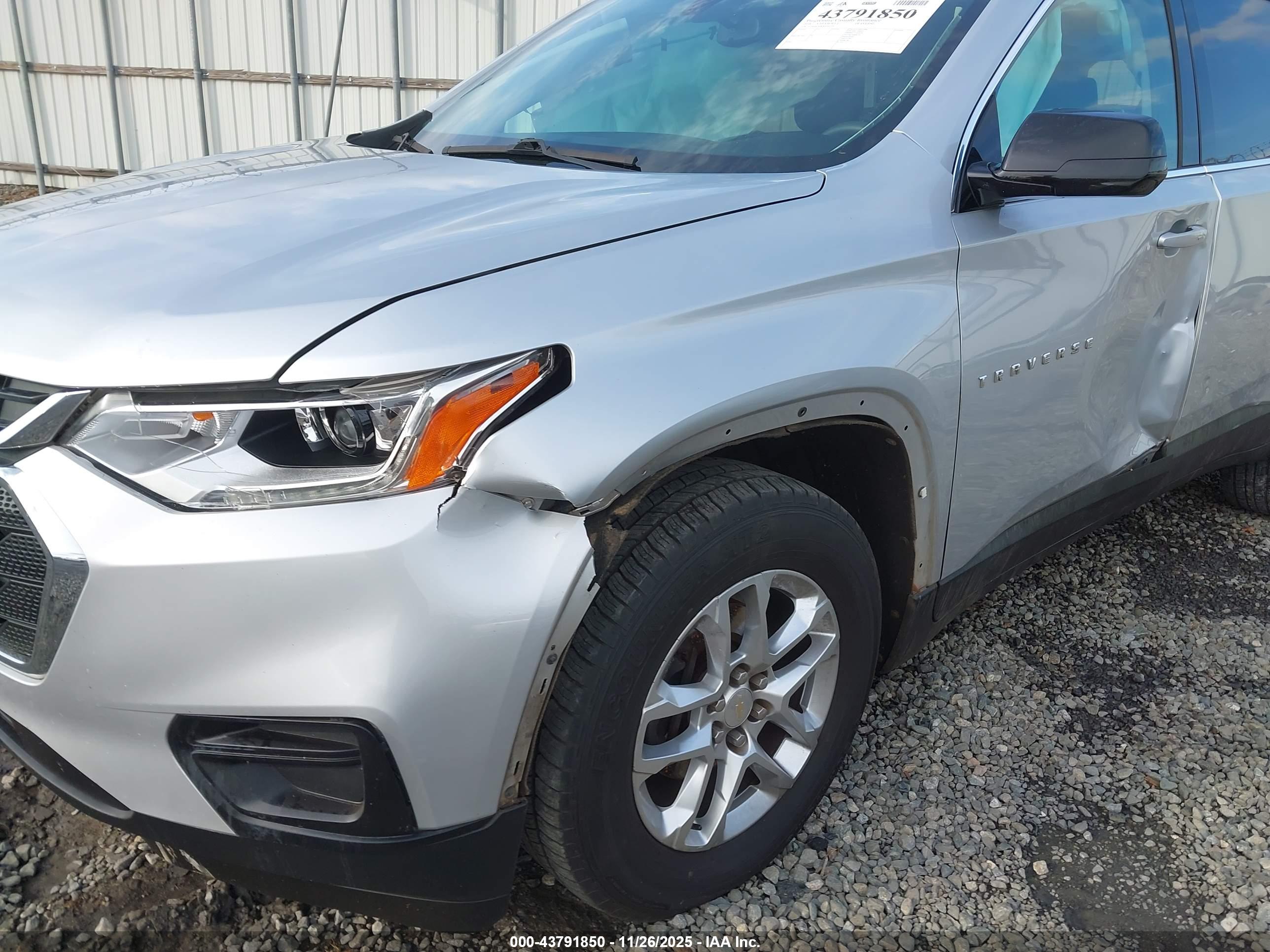 CHEVROLET TRAVERSE image 6