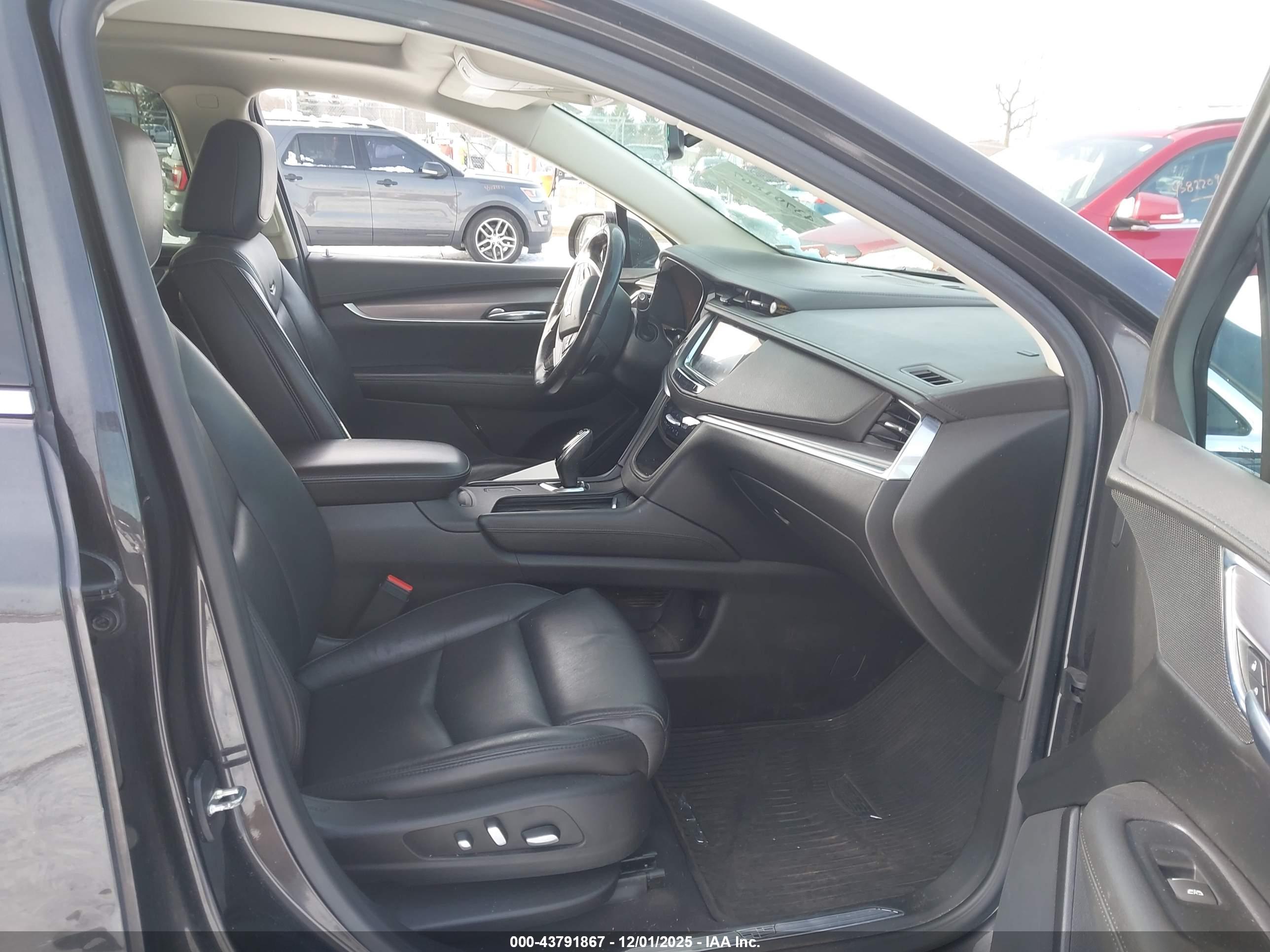 CADILLAC XT5 image 5