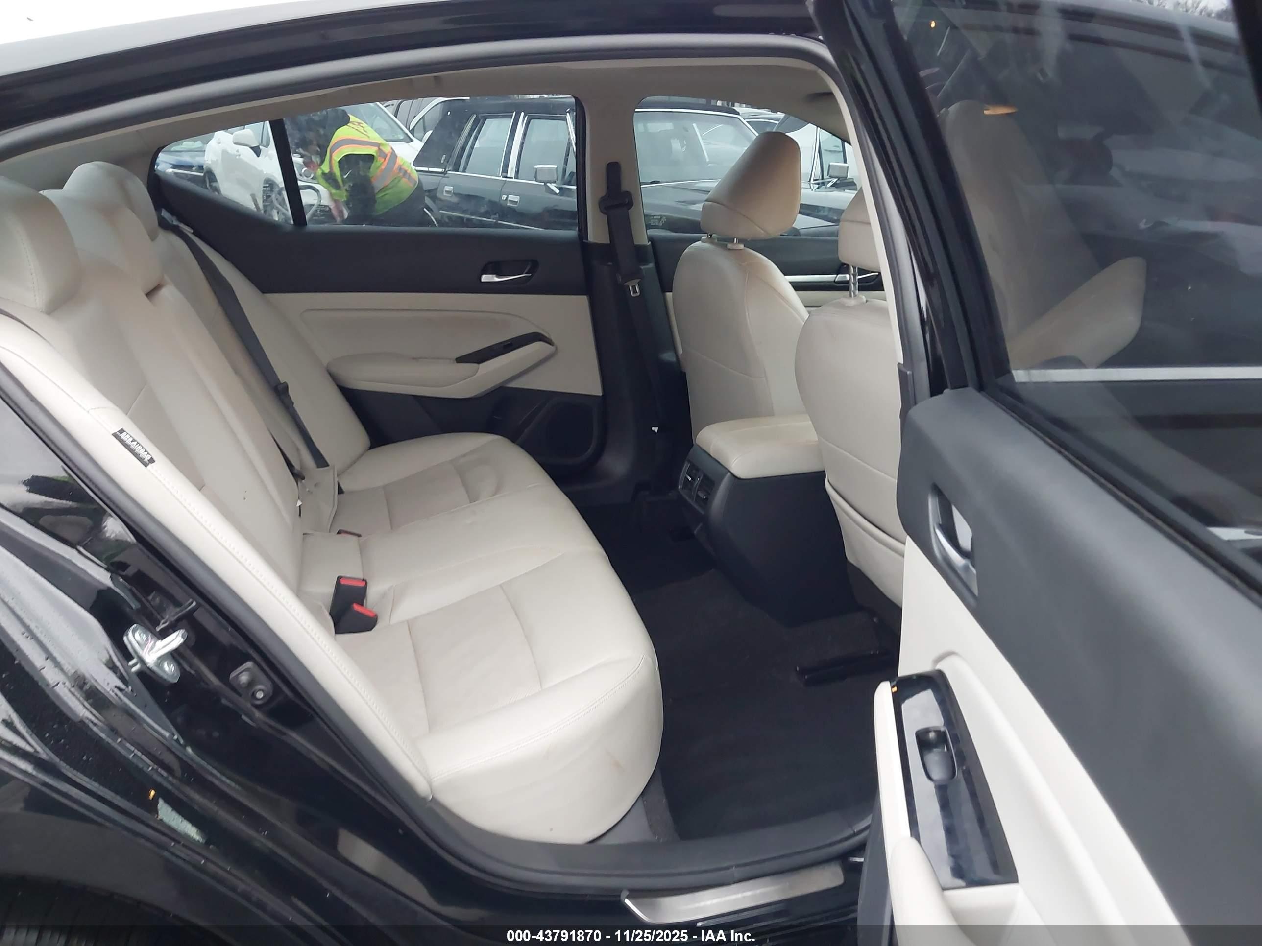 NISSAN ALTIMA image 8