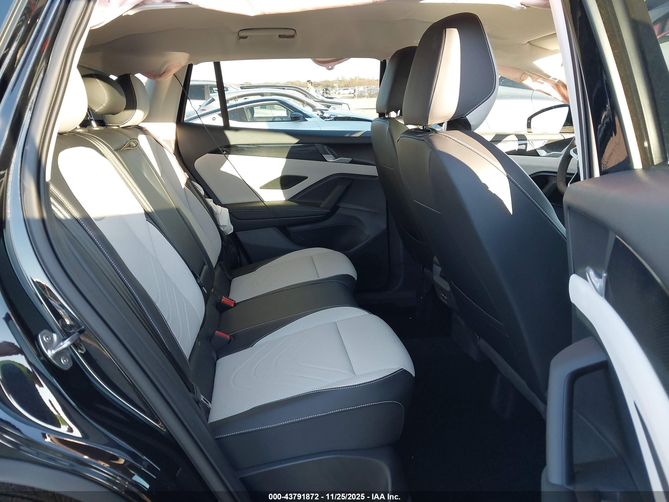 VOLKSWAGEN TIGUAN image 8