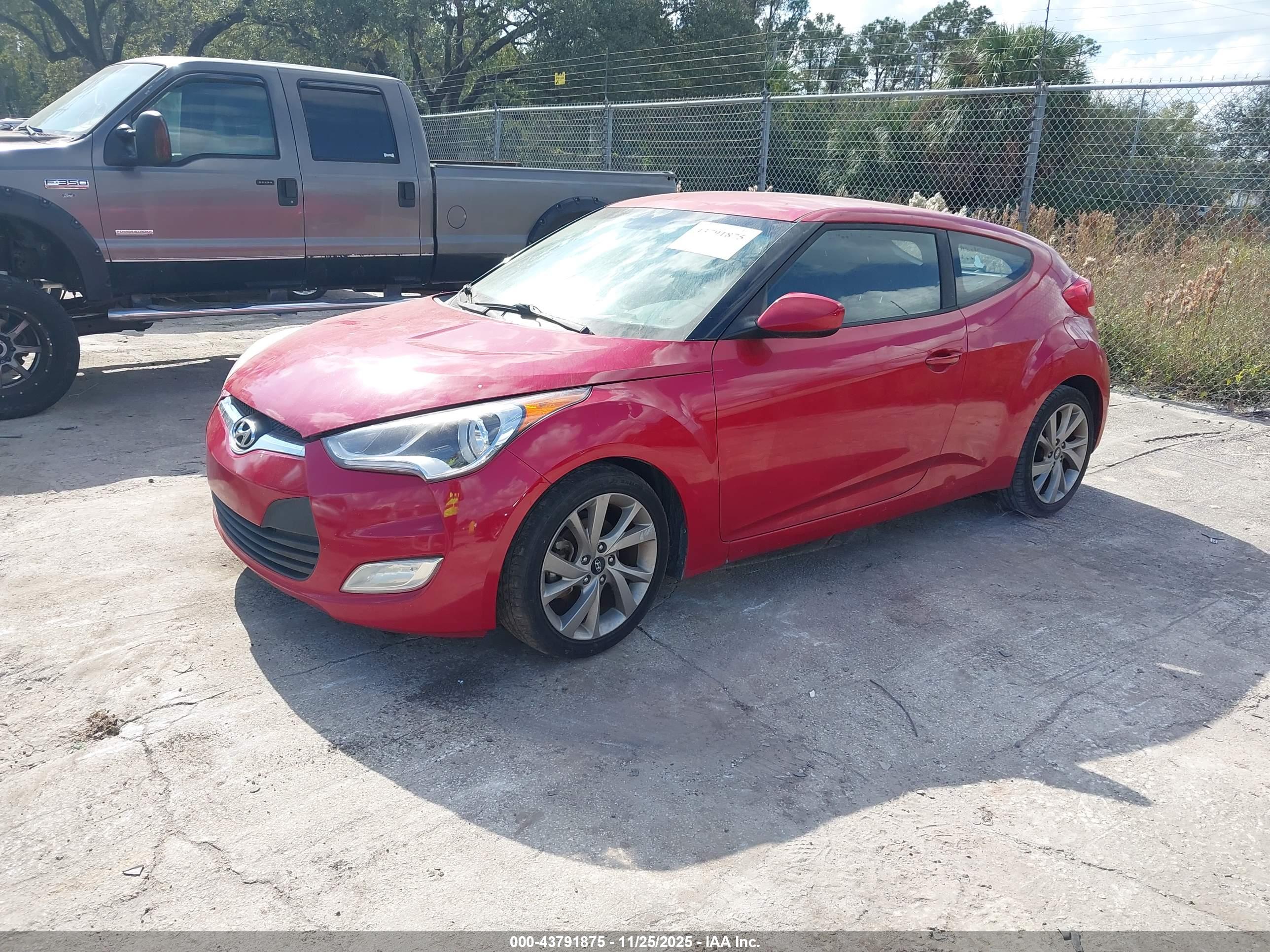 HYUNDAI VELOSTER image 2