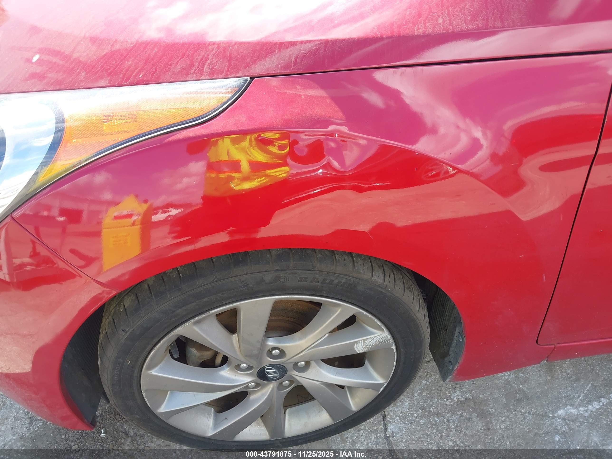 HYUNDAI VELOSTER image 6