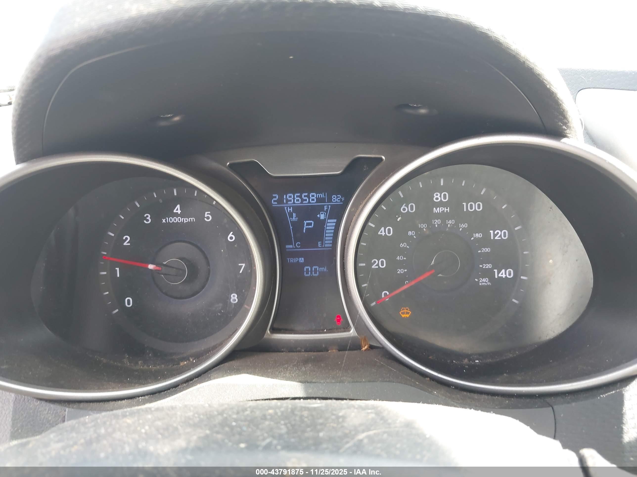 HYUNDAI VELOSTER image 7