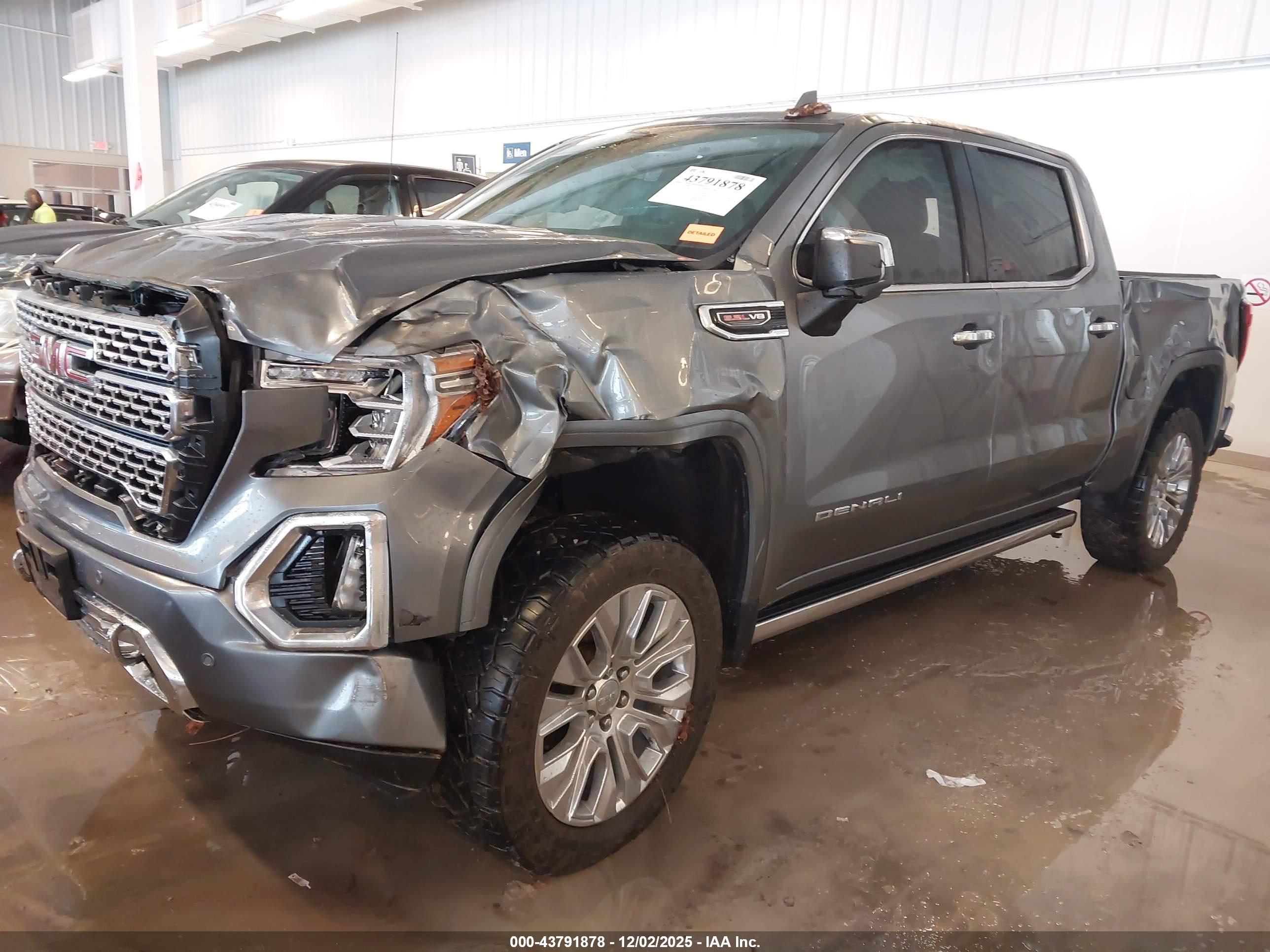 GMC SIERRA image 2