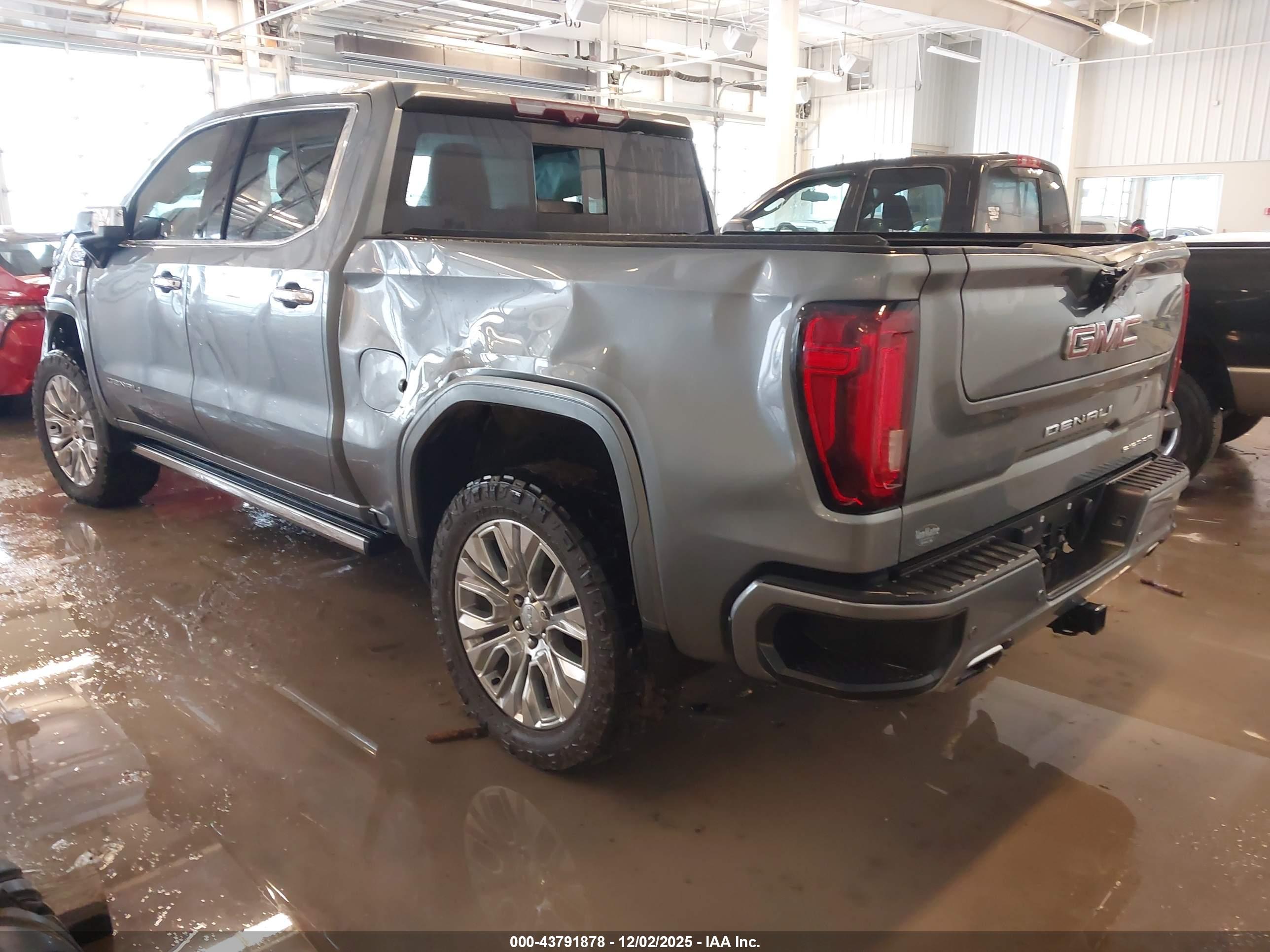 GMC SIERRA image 3