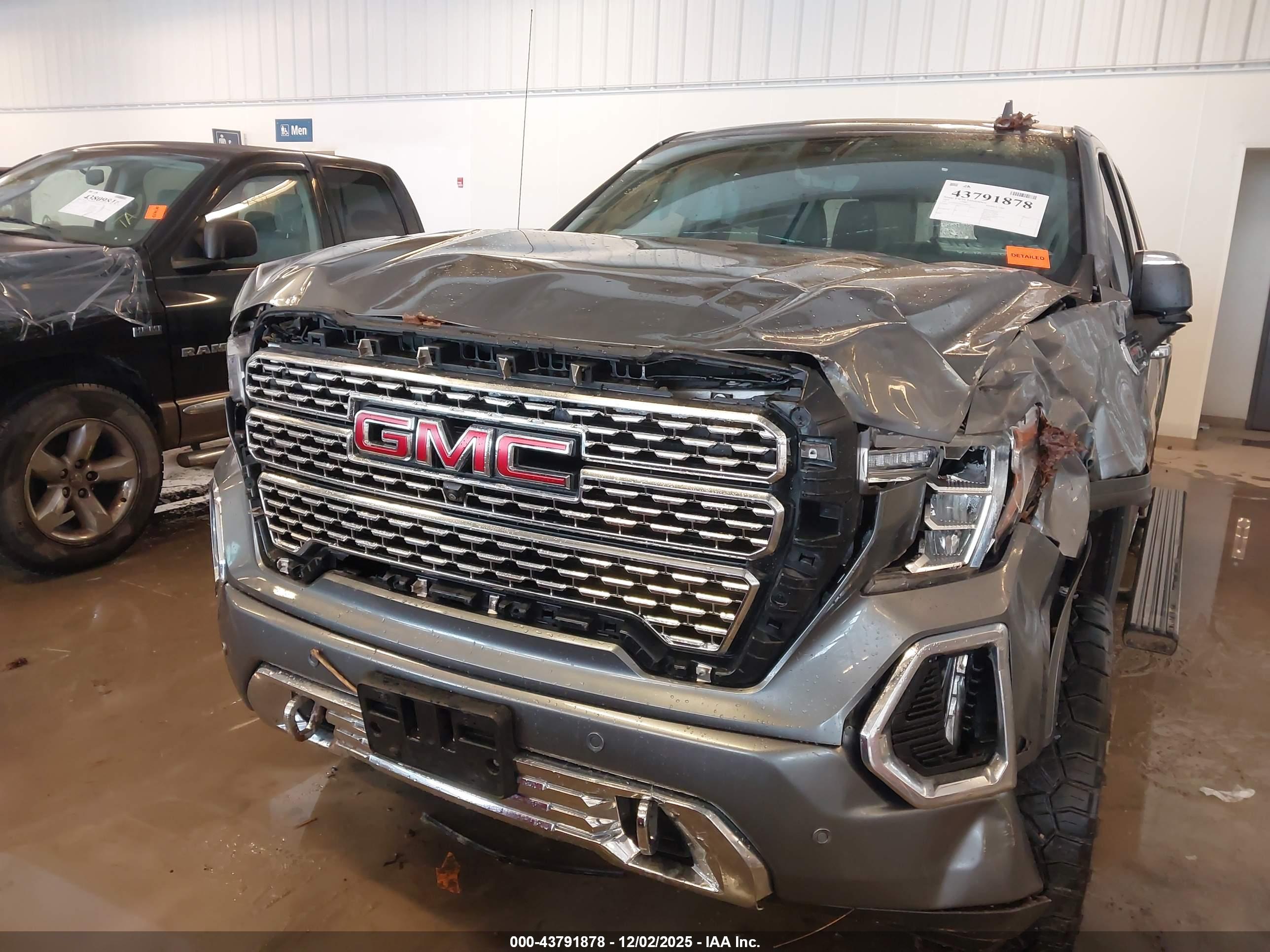 GMC SIERRA image 6
