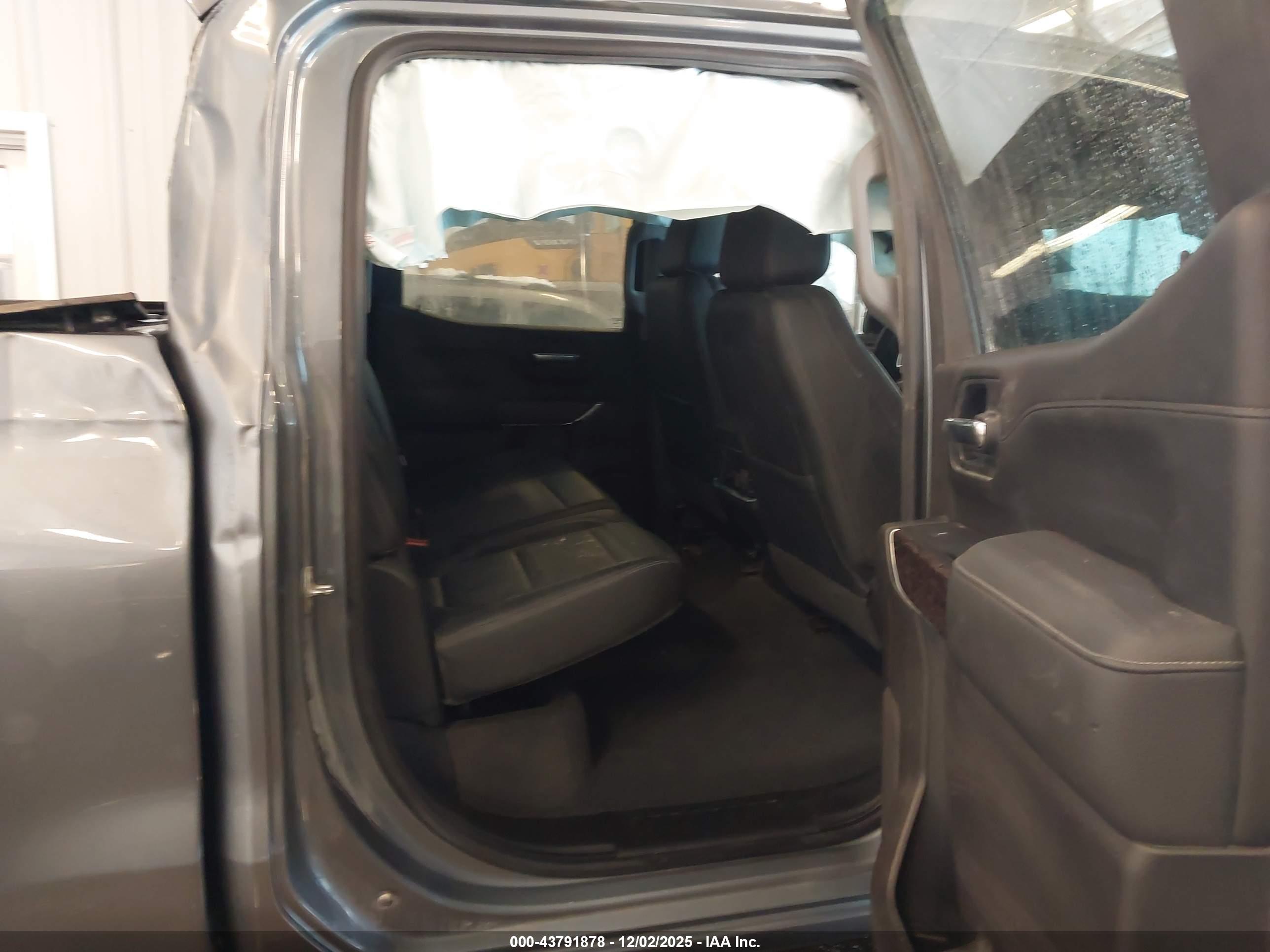 GMC SIERRA image 8