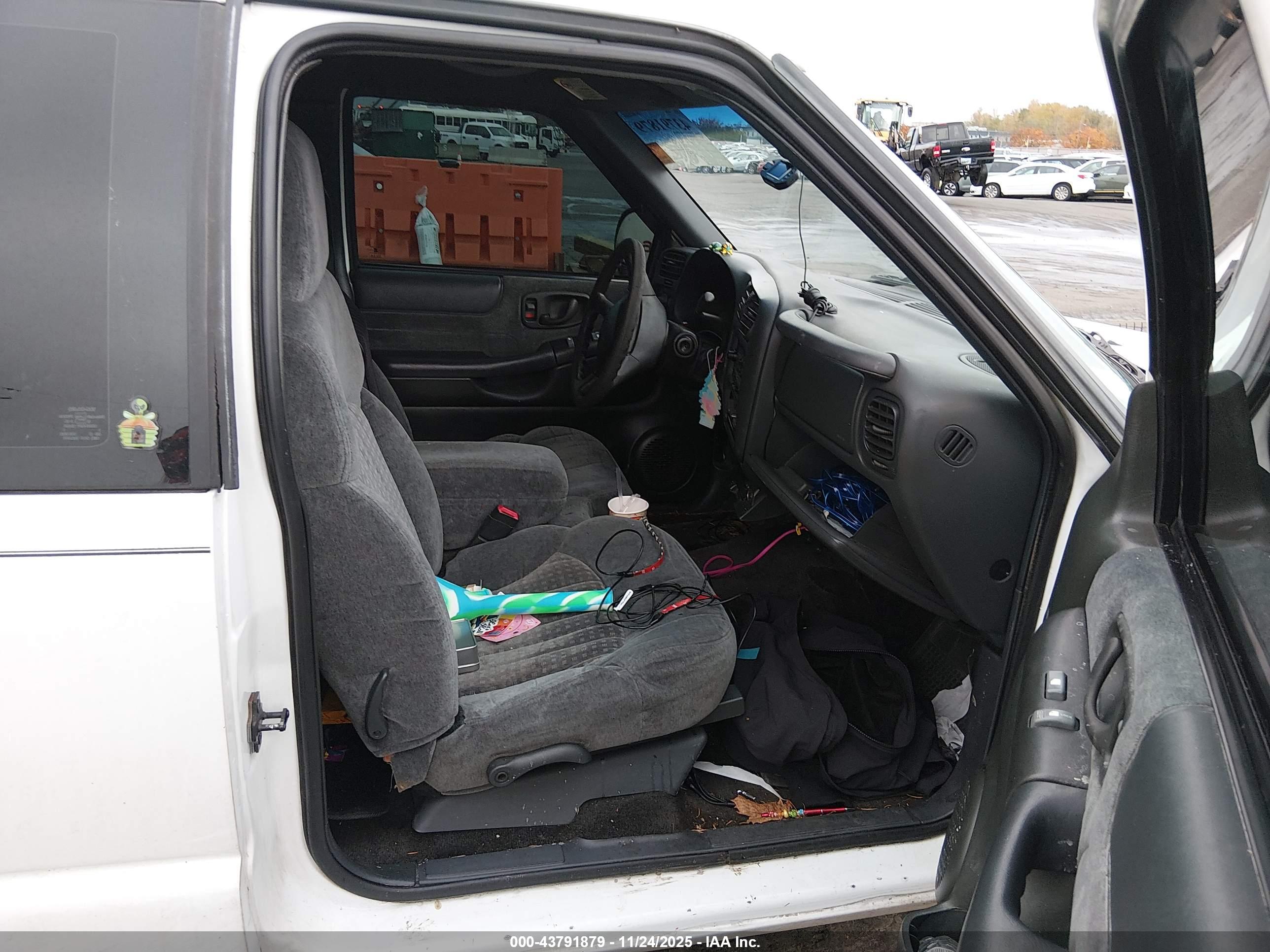 CHEVROLET S-10 image 5